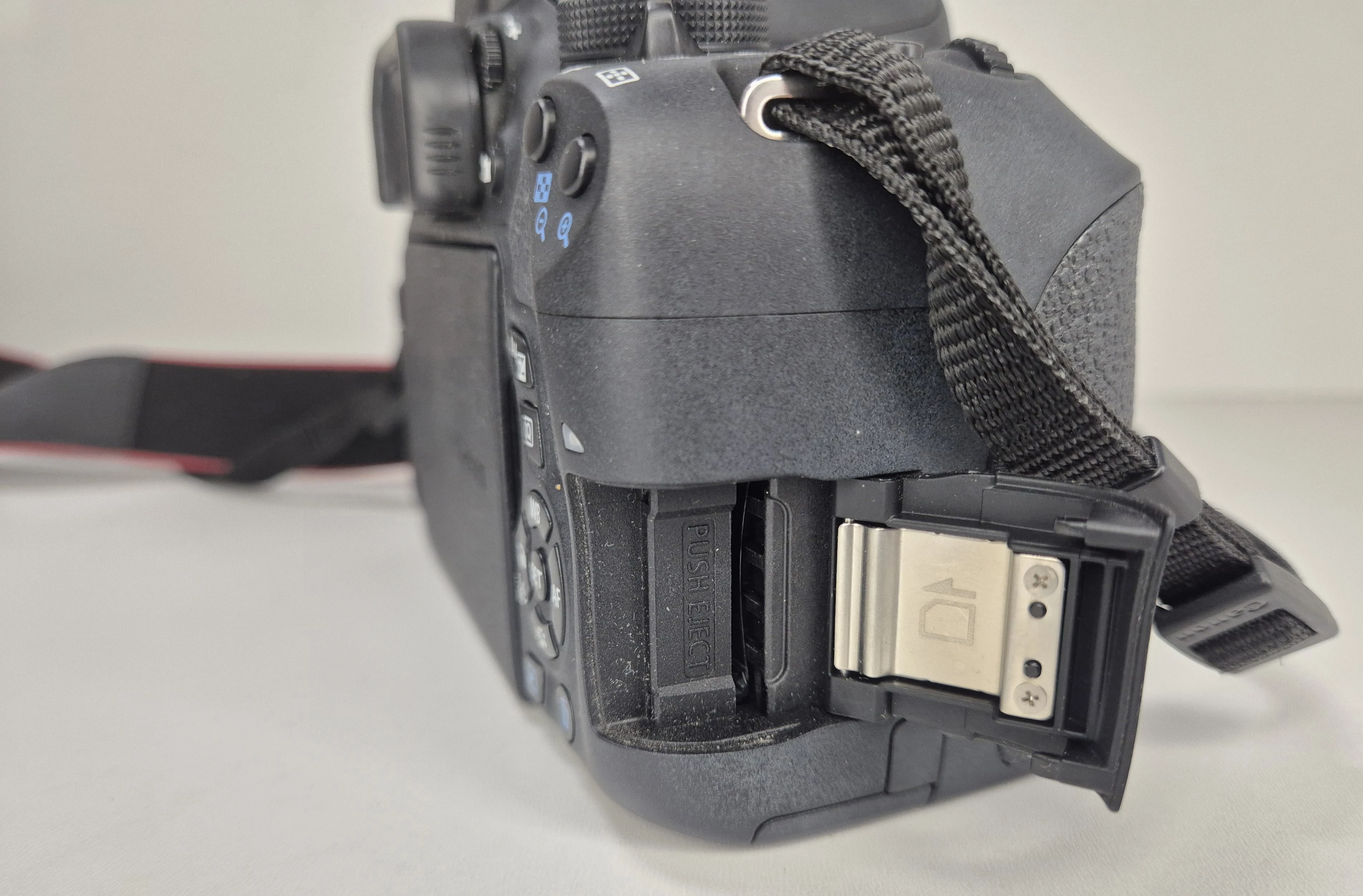 aparat-canon-eos-750d-zestaw-wizjer-206922-228850