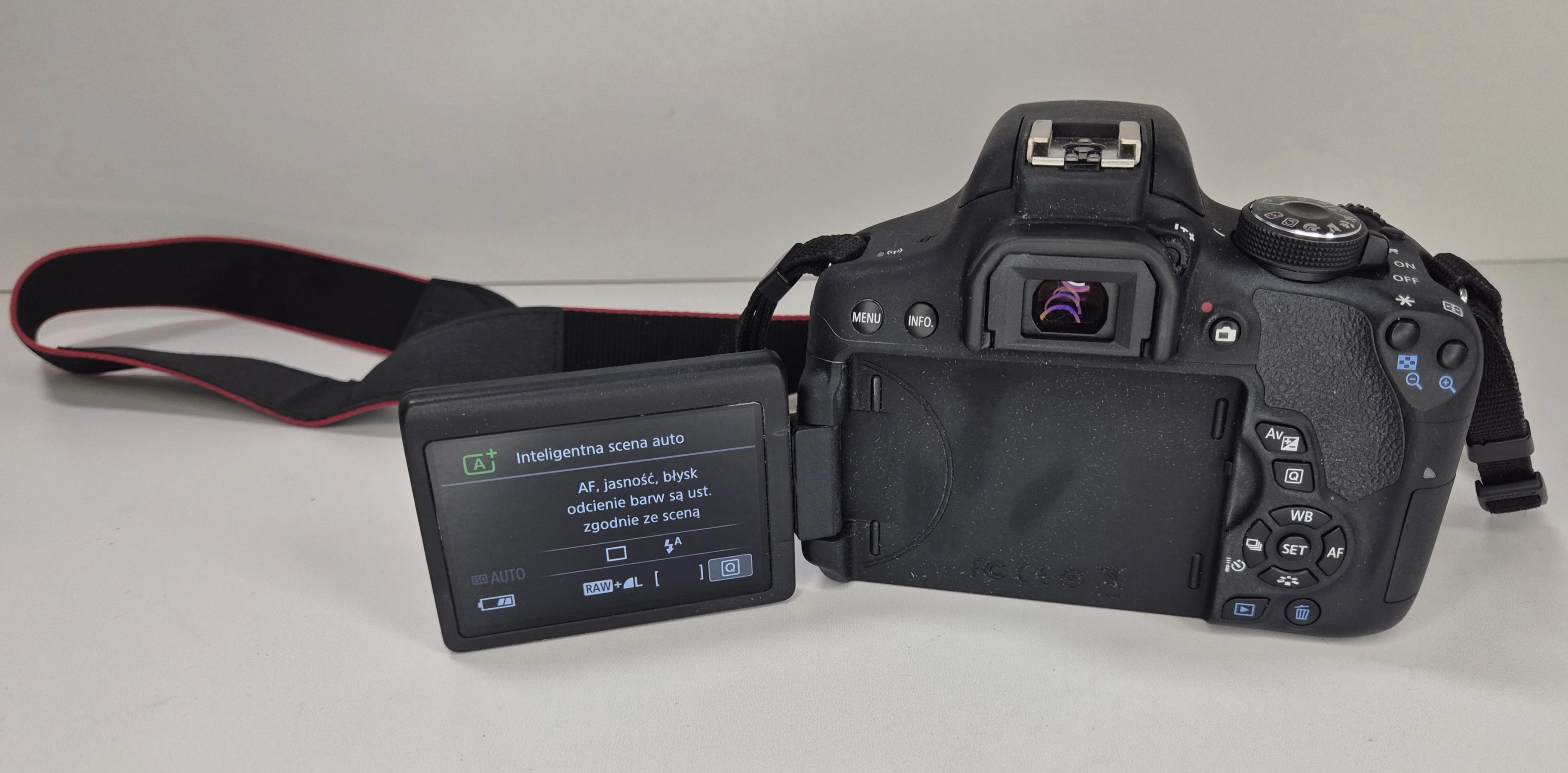 aparat-canon-eos-750d-zestaw-typ-matrycy-14228-2