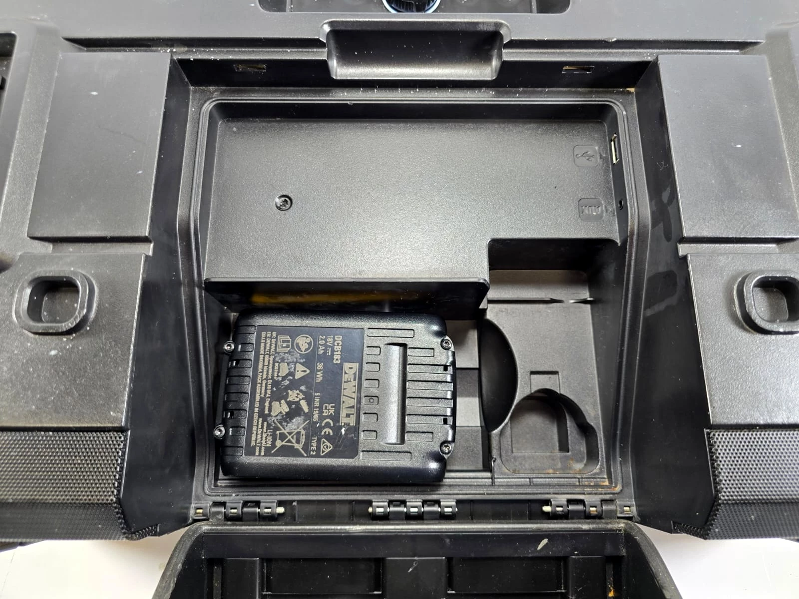 dewalt-dwst1-81078-radio-budowlane-bluetooth-kod-producenta-dwst1-81078-qw