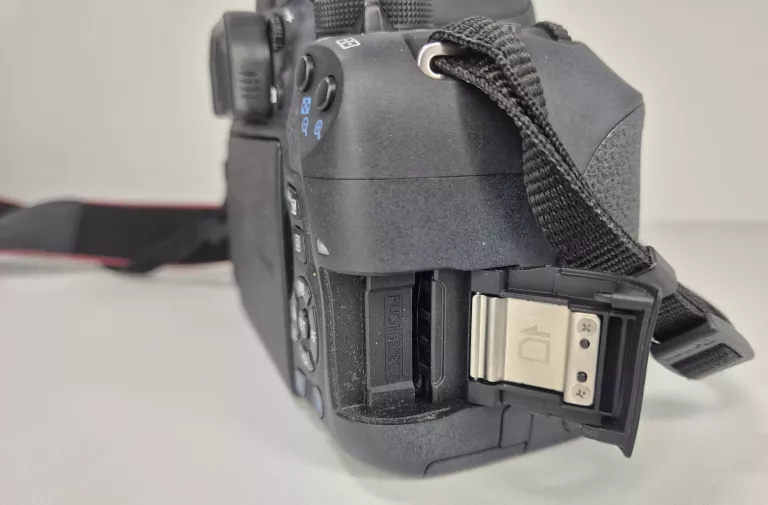 aparat-canon-eos-750d-zestaw-wizjer-206922-228850