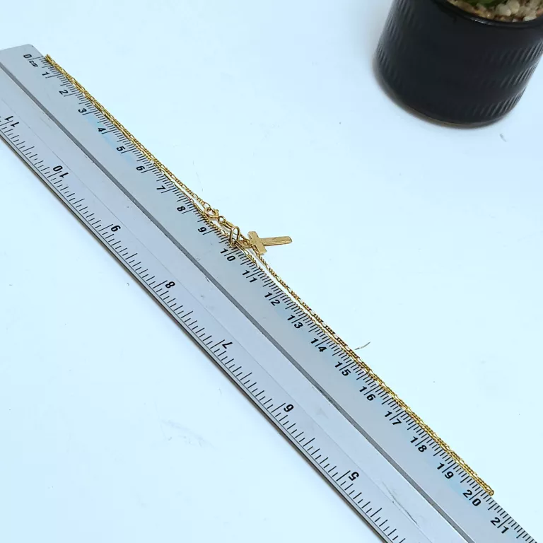 delikatny-zloty-lancuszek-z-krzyzykiem-p585-40-cm-252-g-dlugosc-calkowita-4000