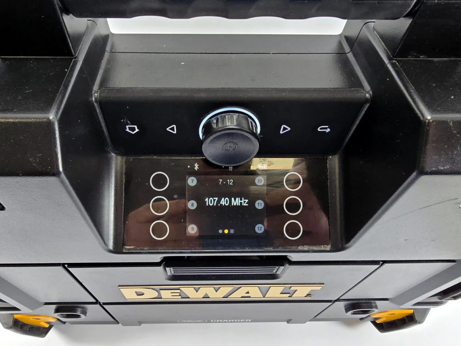 dewalt-dwst1-81078-radio-budowlane-bluetooth-wada-kod-producenta-dwst1-81078-qw