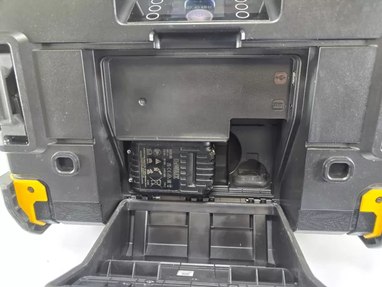 dewalt-dwst1-81078-radio-budowlane-bluetooth-wada-ean-gtin-5905523093506