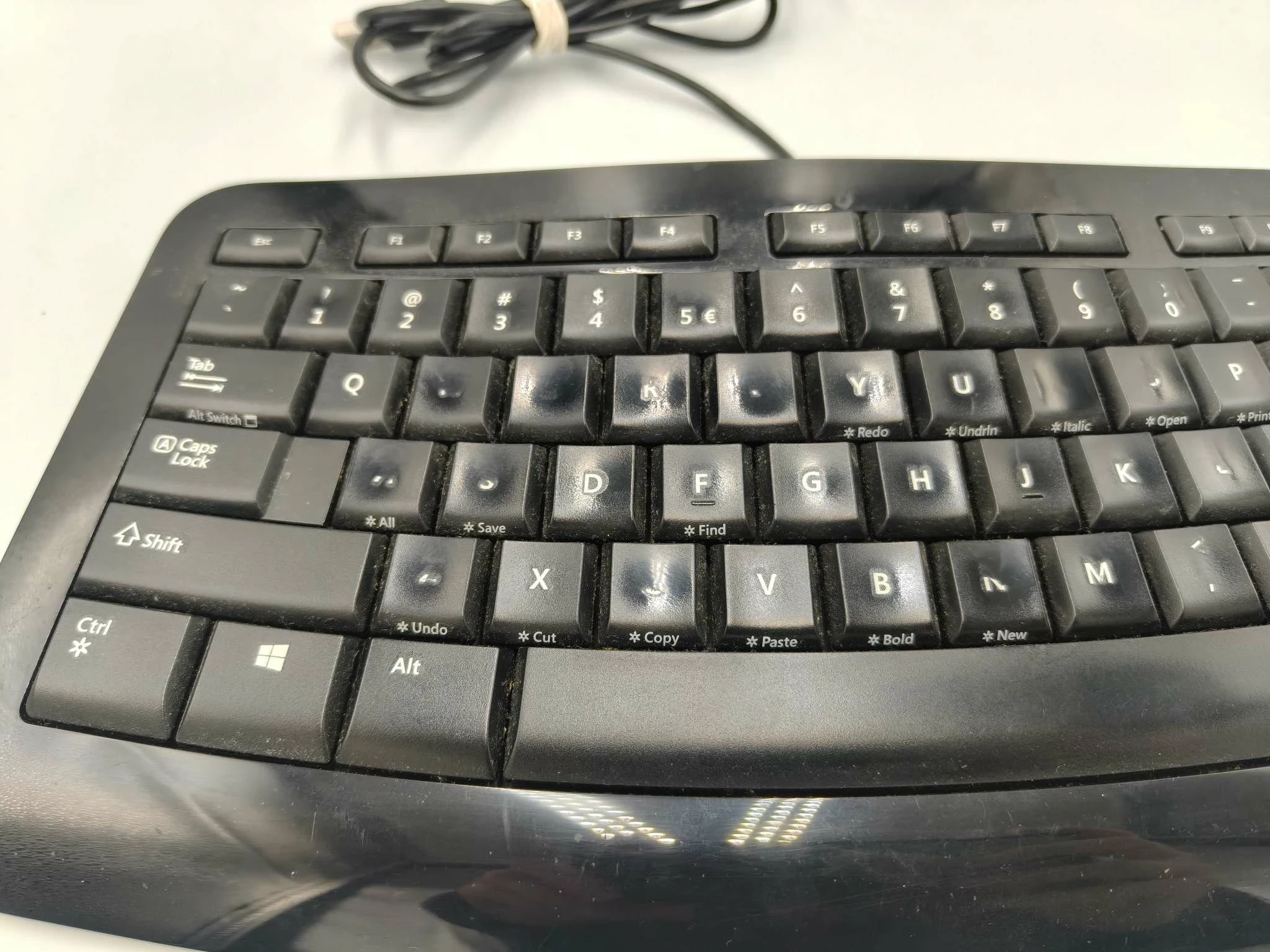 klawiatura-przewodowa-microsoft-comfort-curve-keyboard-3000-wytarte-stan-11323-2