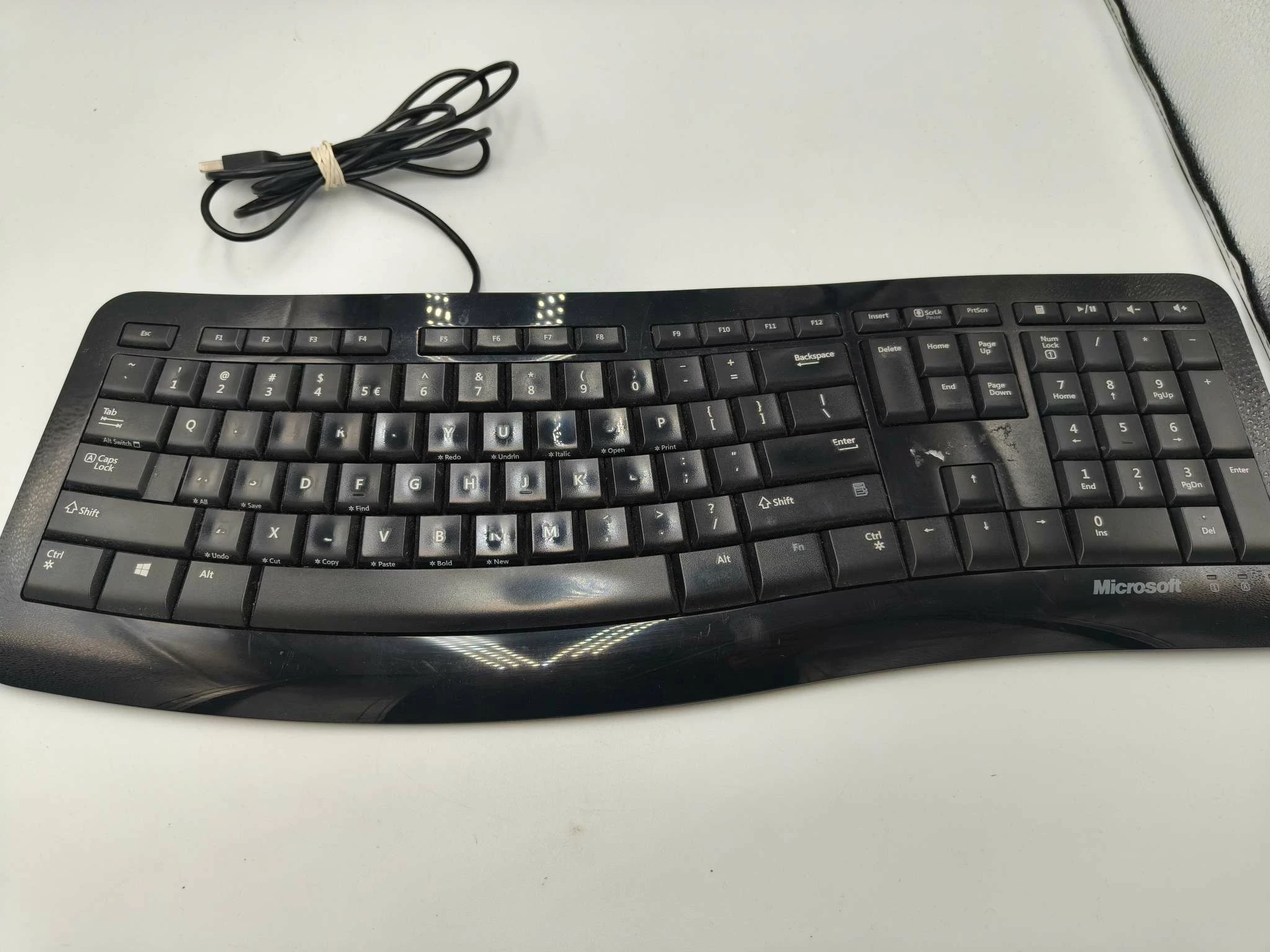 klawiatura-przewodowa-microsoft-comfort-curve-keyboard-3000-wytarte-ean-gtin-885370282900