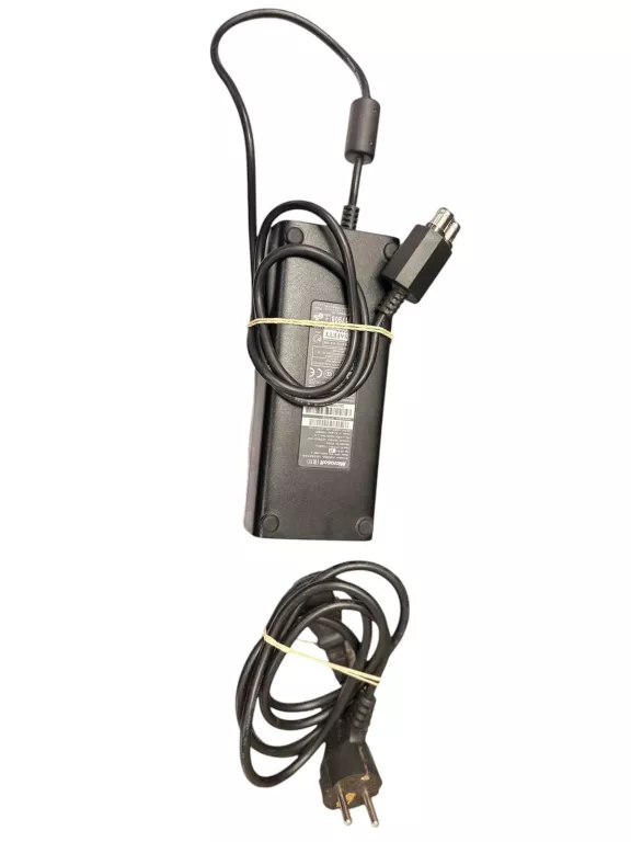 konsola-xbox-360-s-model-1439-250gb-kinect-stan-11323-2