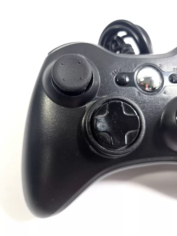 pad-przewodowy-do-konsoli-microsoft-xbox-360-czarny-ean-gtin-0885370114850