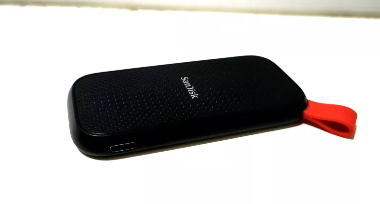 dysk-zewnetrzny-sandisk-ssd-2tb-sdssde30-2t00-kod-producenta-220039