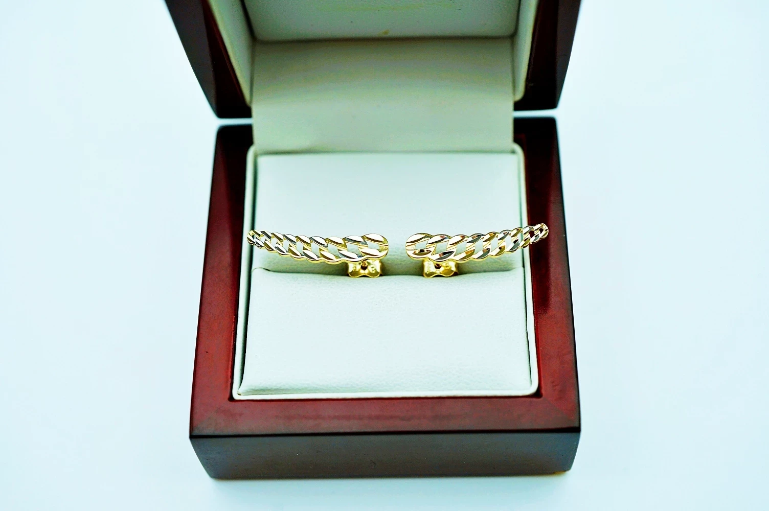 kolczyki-z-zoltego-i-bialego-zlota-pancerka-na-sztyftach-pr333-8k-122g-stan-11323-2