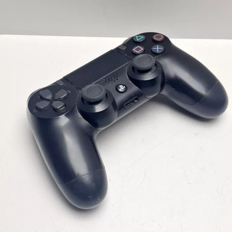 pad-do-playstation-4-ps4-pochodzenie-210658-243446
