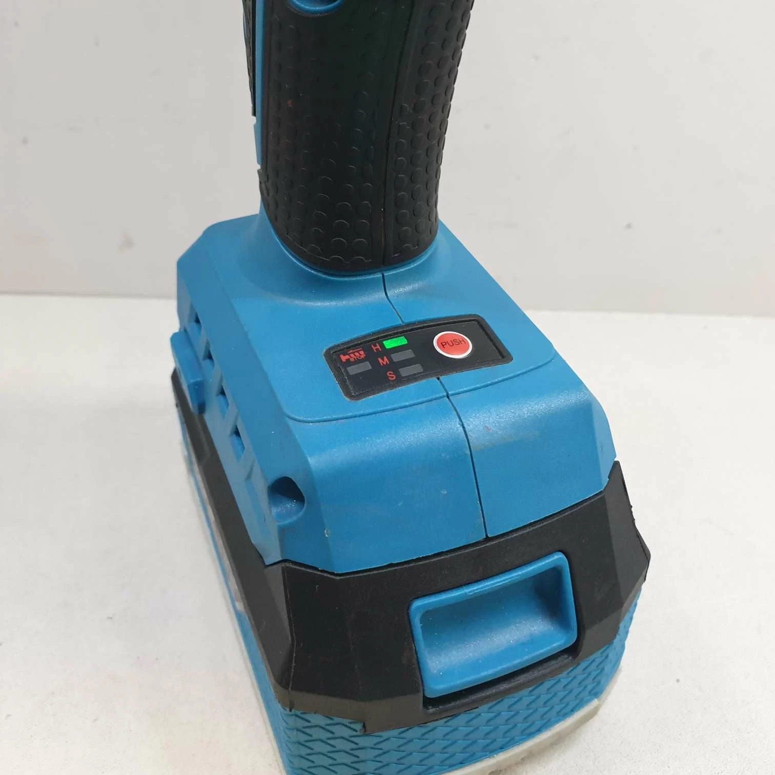 klucz-udarowy-dedra-ded7157-2x-akum-ladowarka-maksymalny-moment-obrotowy-600