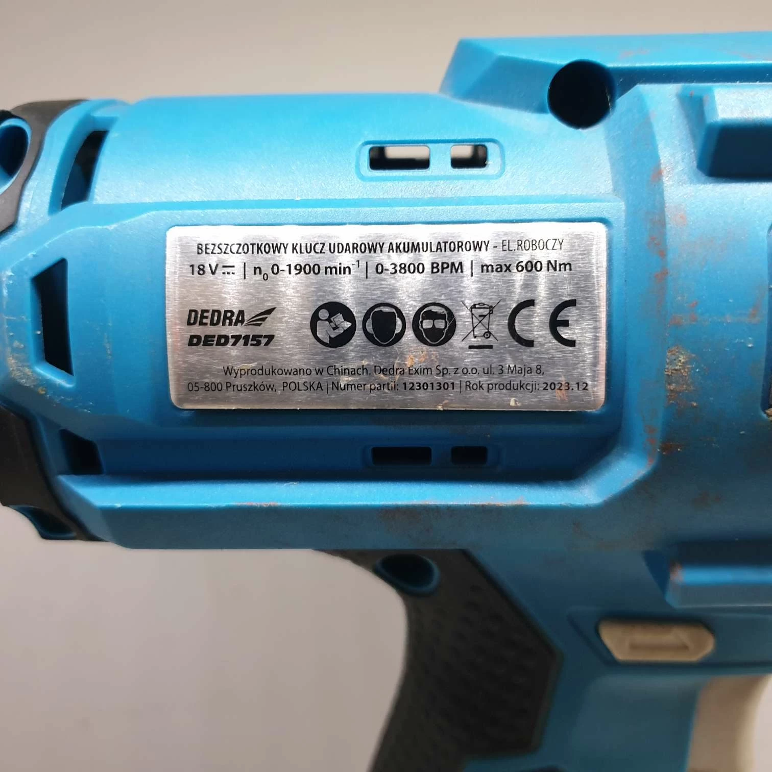 klucz-udarowy-dedra-ded7157-2x-akum-ladowarka-pojemnosc-akumulatora-000