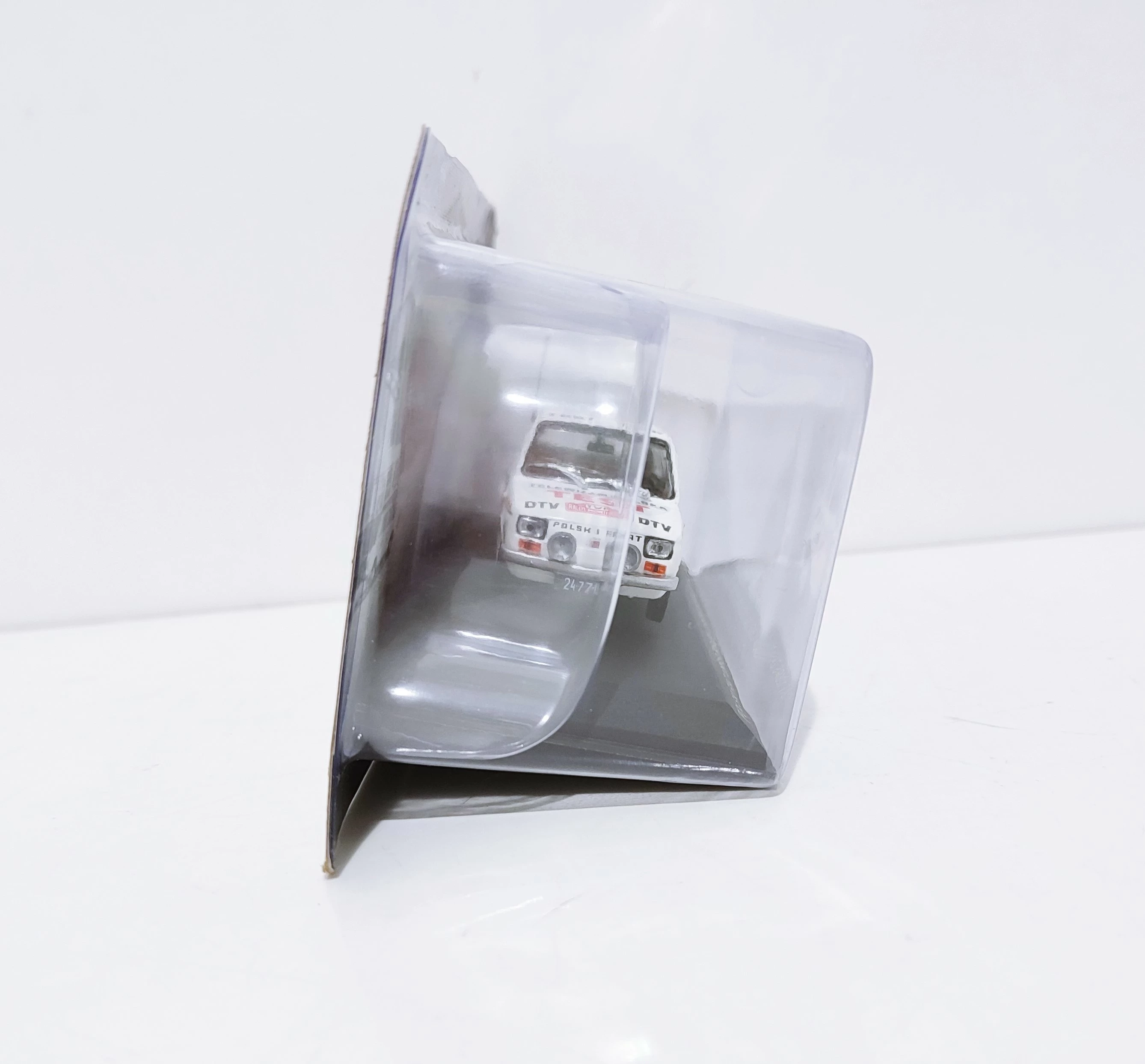 samochodzik-kolekcjonerski-kultowe-maluchy-prl-09-polski-fiat-126p-s-za-ean-gtin-6900310000278