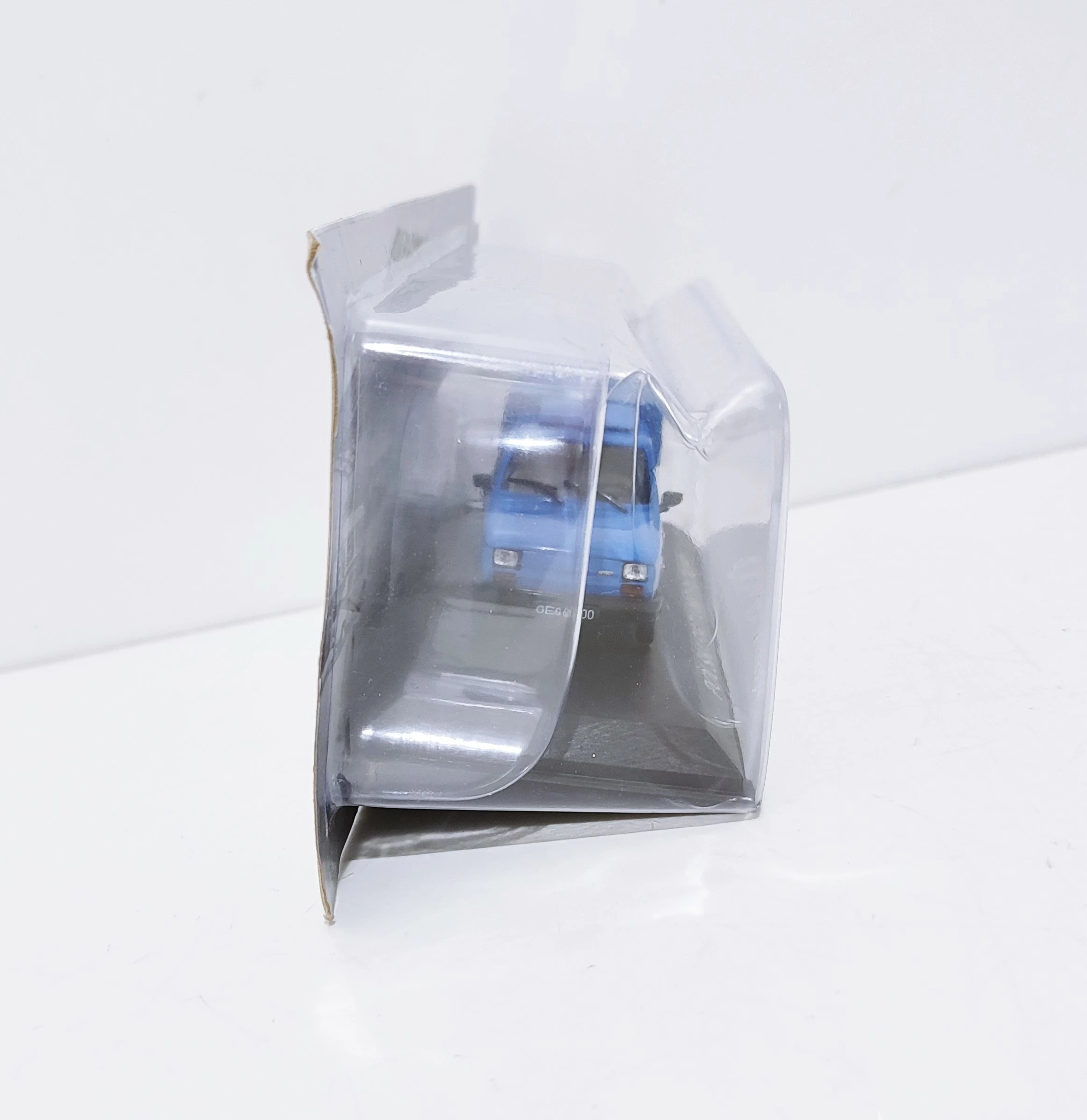 samochodzik-kolekcjonerski-kultowe-maluchy-prl-11-polski-fiat-126p-picku-ean-gtin-6900310000278