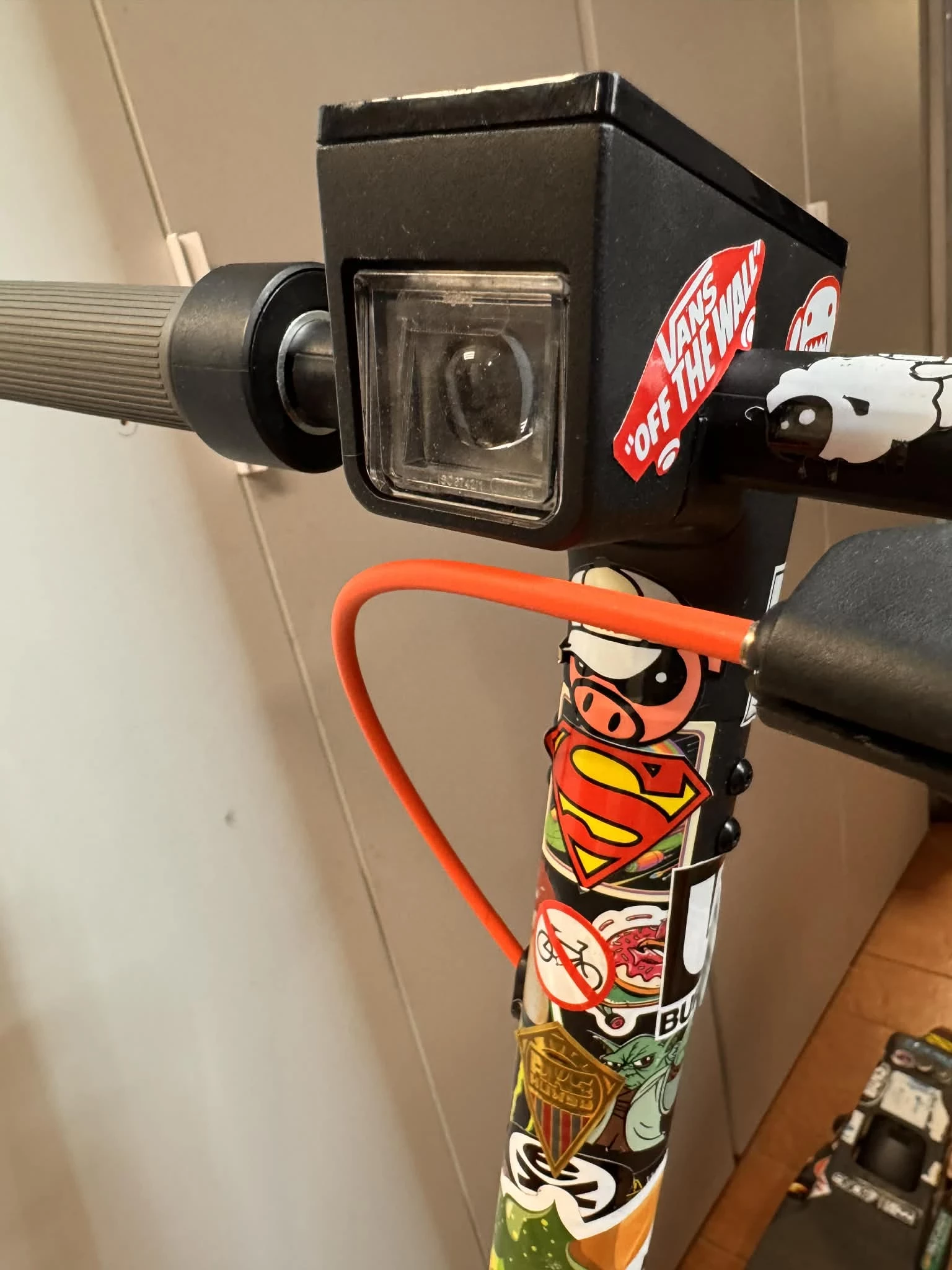 hulajnoga-xiaomi-scooter-4-lite-2-gen-lad-predkosc-maksymalna-2000