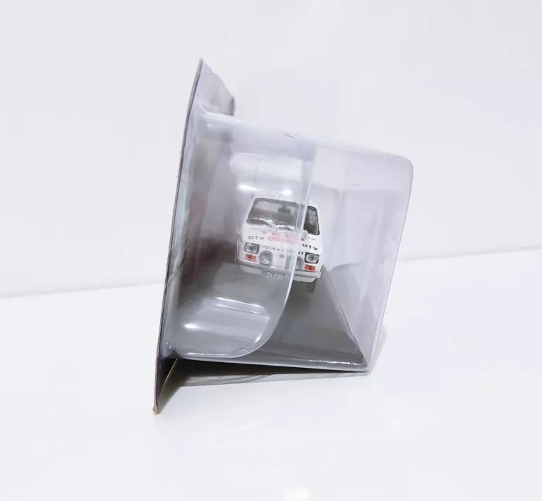 samochodzik-kolekcjonerski-kultowe-maluchy-prl-09-polski-fiat-126p-s-za-ean-gtin-6900310000278