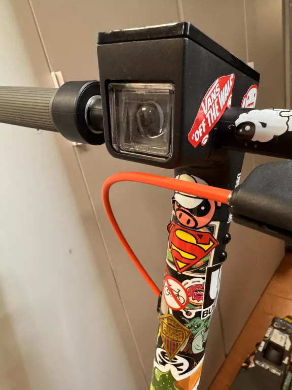 hulajnoga-xiaomi-scooter-4-lite-2-gen-lad-predkosc-maksymalna-2000