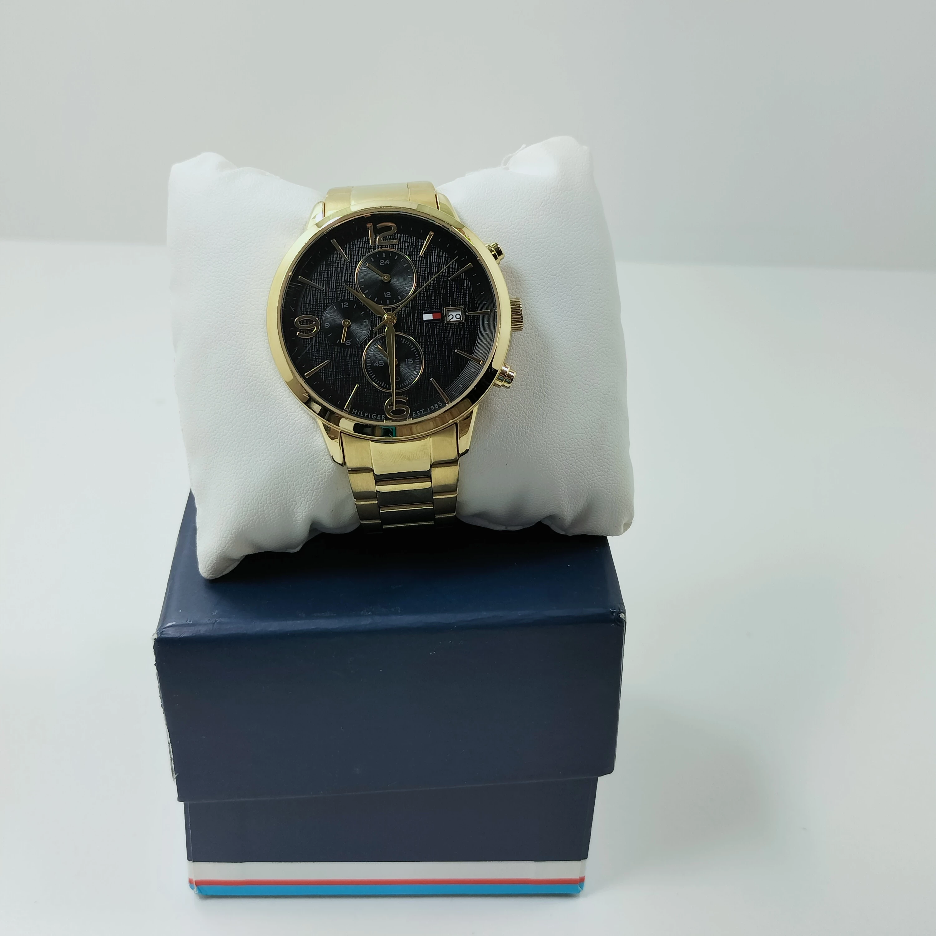 zegarek-tommy-hilfiger-zloty-okazja-ksztalt-koperty-129223-2