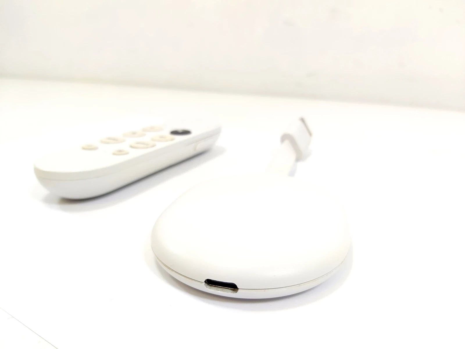 odtwarzacz-multimedialny-google-chromecast-4-4k-pilot-stan-11323-2