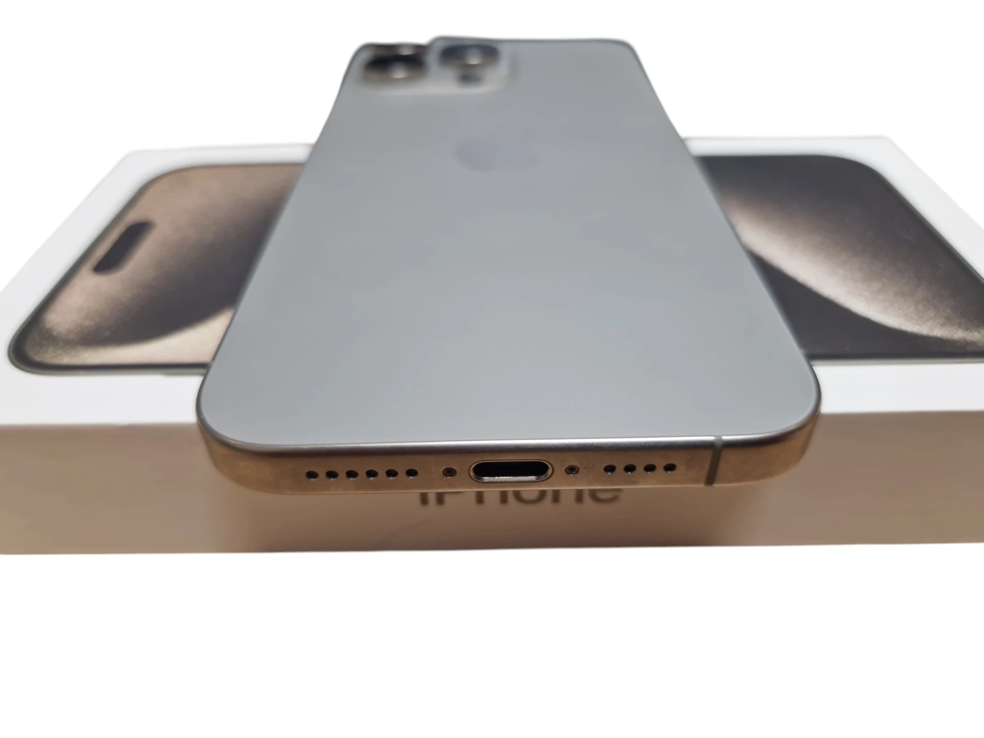 telefon-iphone-15-pro-max-pudelko-kod-producenta-mu793pxa