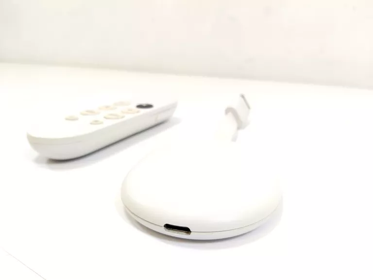 odtwarzacz-multimedialny-google-chromecast-4-4k-pilot-stan-11323-2