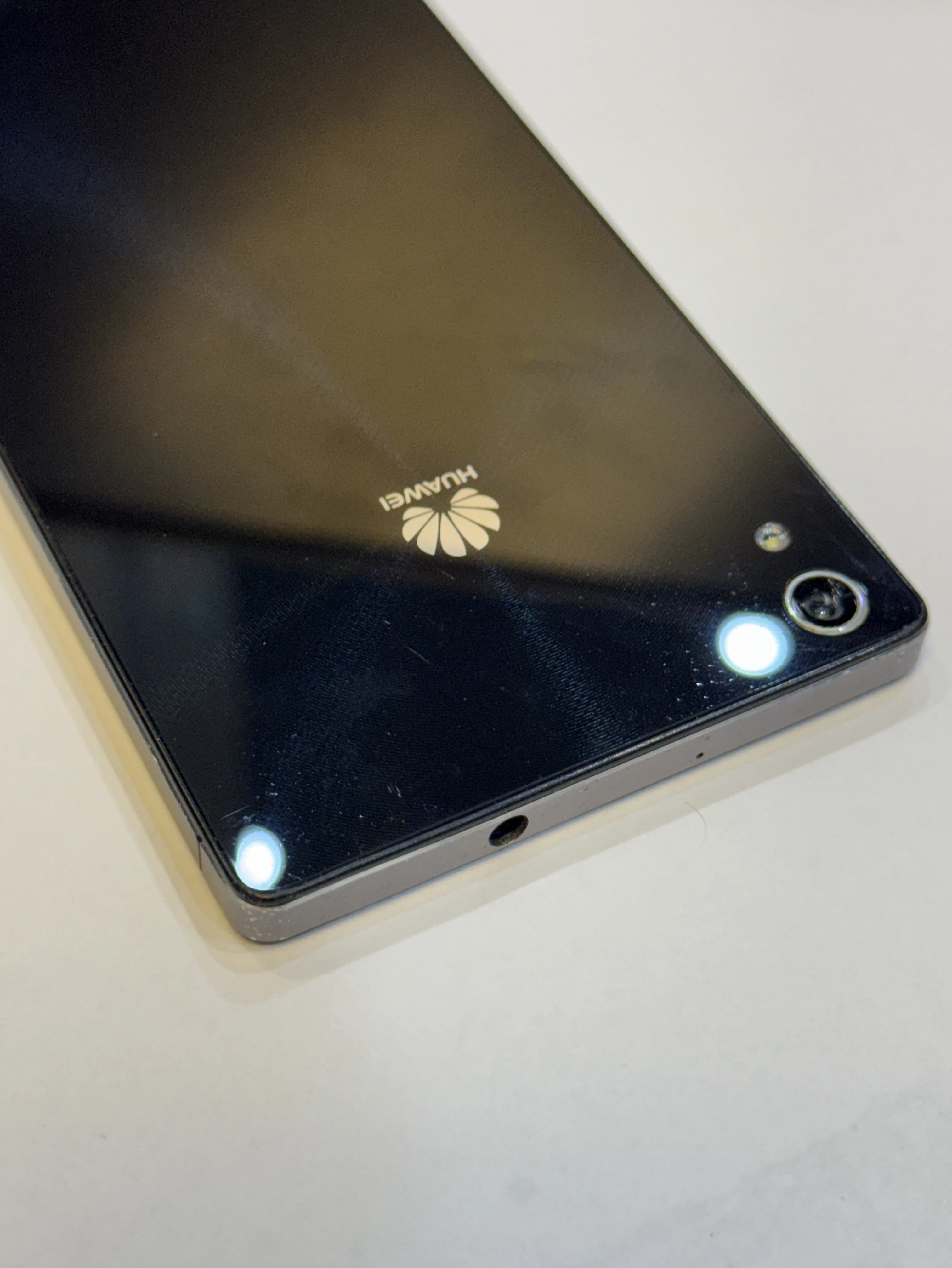 smartfon-huawei-ascend-p7-2-gb-16-gb-4g-lte-czarny-stan-11323-2