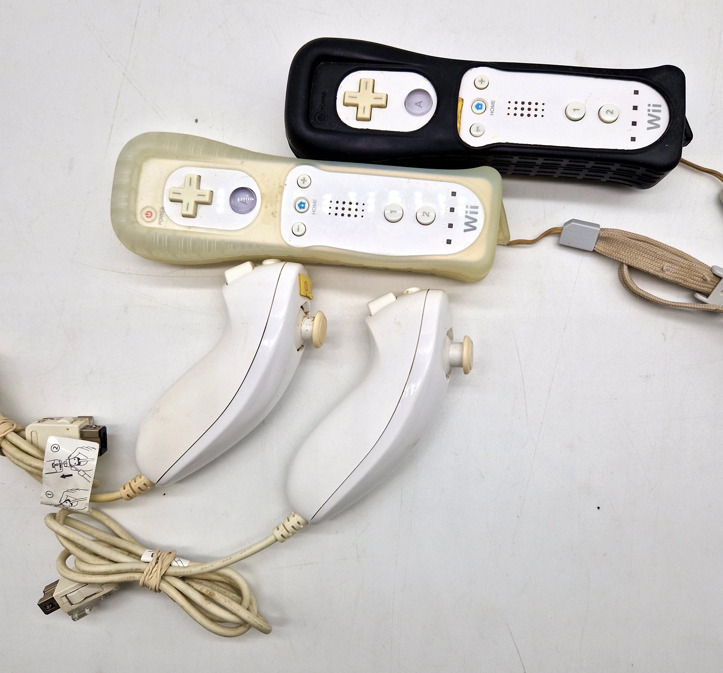 konsola-nintendo-wii-2x-kontroler-gry-podstawka-ean-gtin-711719727859