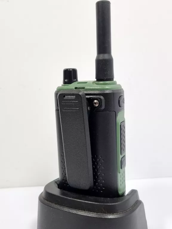 krotkofalowka-baofeng-ze-stacja-ladowania-stan-11323-2