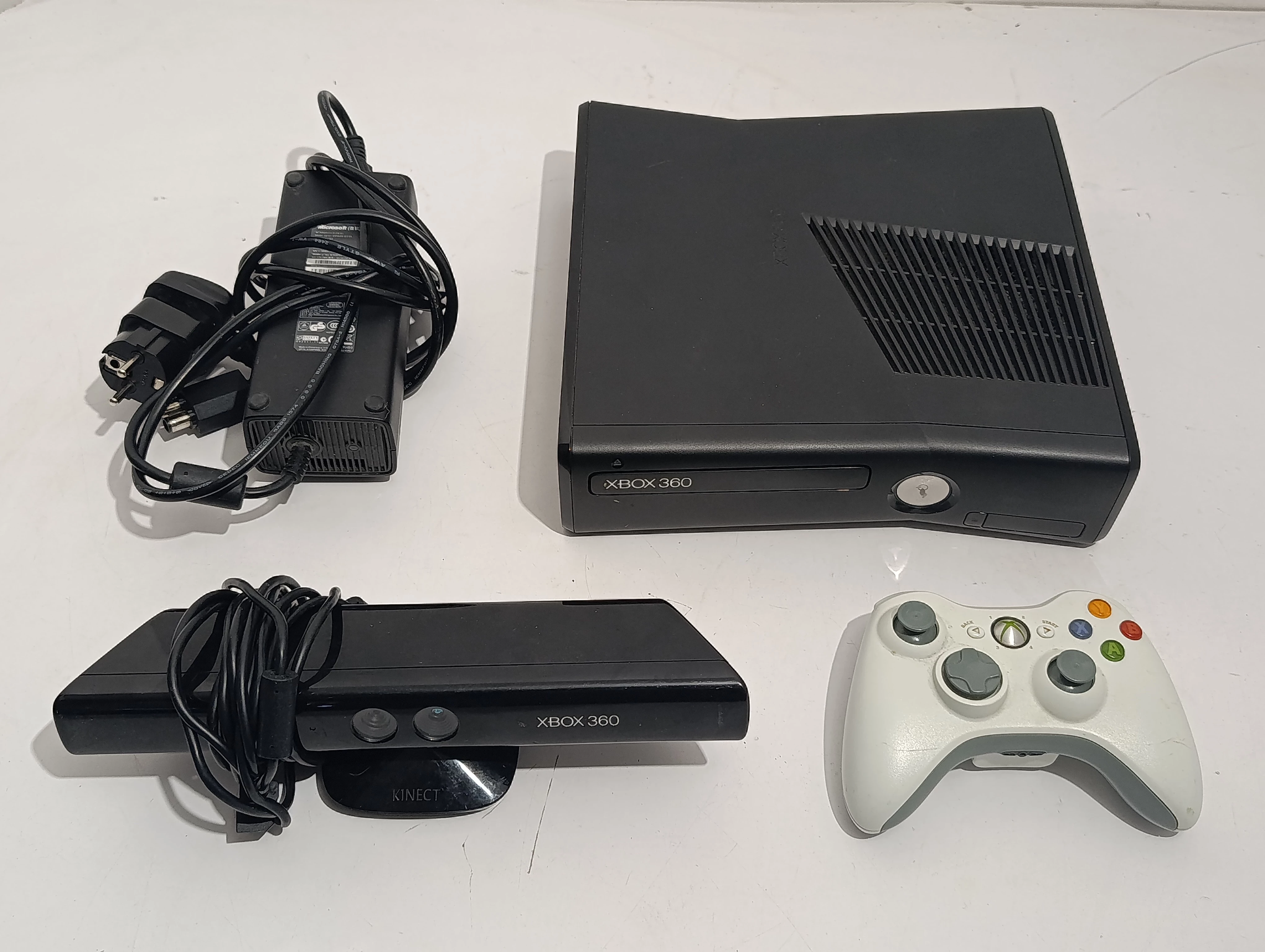 konsola-microsoft-xbox-360-s-model-1439-4-gb-zestaw-ean-gtin-011502736830