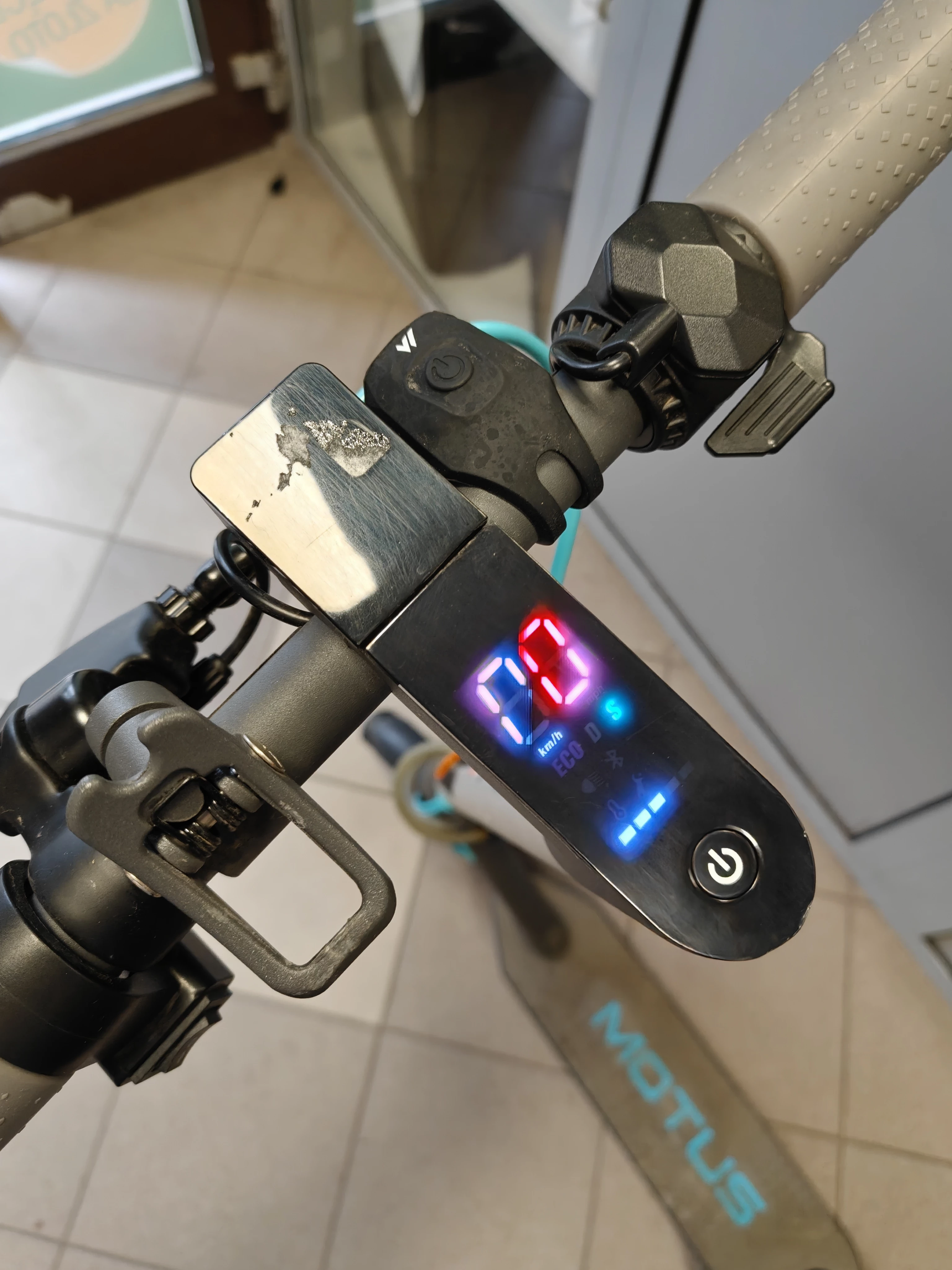 hulajnoga-elektryczna-motus-scooty-10-lite-gen5-350w-7800-mah-36v-20km-waga-1250