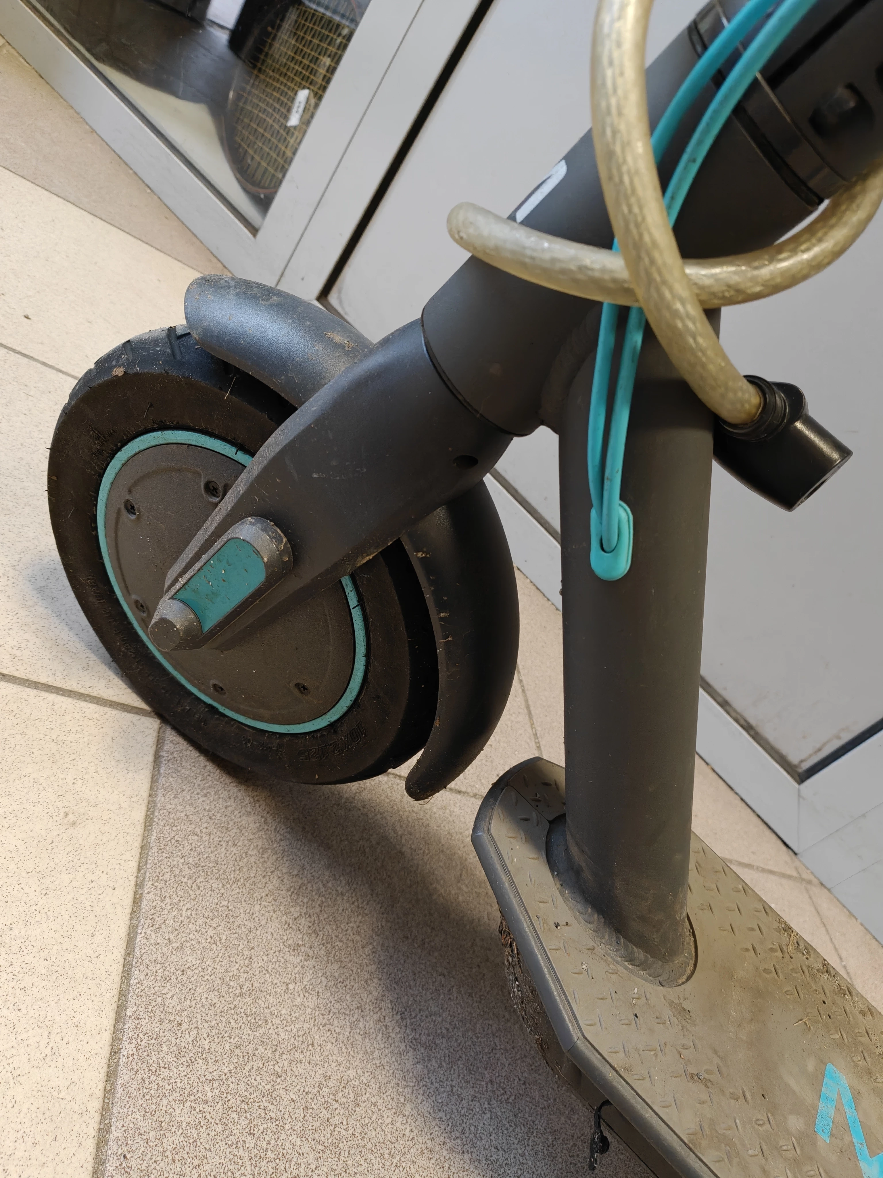 hulajnoga-elektryczna-motus-scooty-10-lite-gen5-350w-7800-mah-36v-20km-kod-producenta-akc052-2