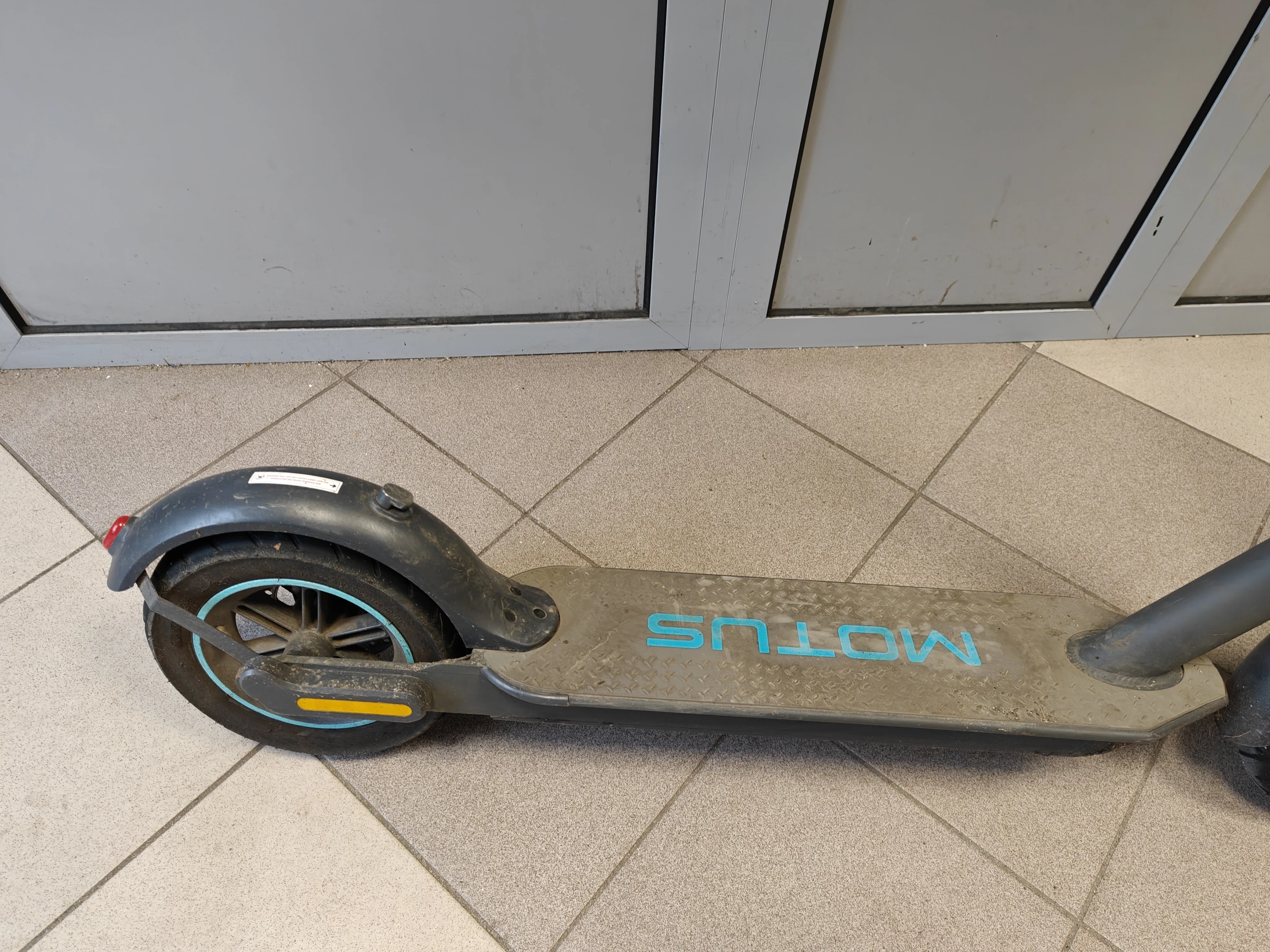 hulajnoga-elektryczna-motus-scooty-10-lite-gen5-350w-7800-mah-36v-20km-ean-gtin-5901821999366