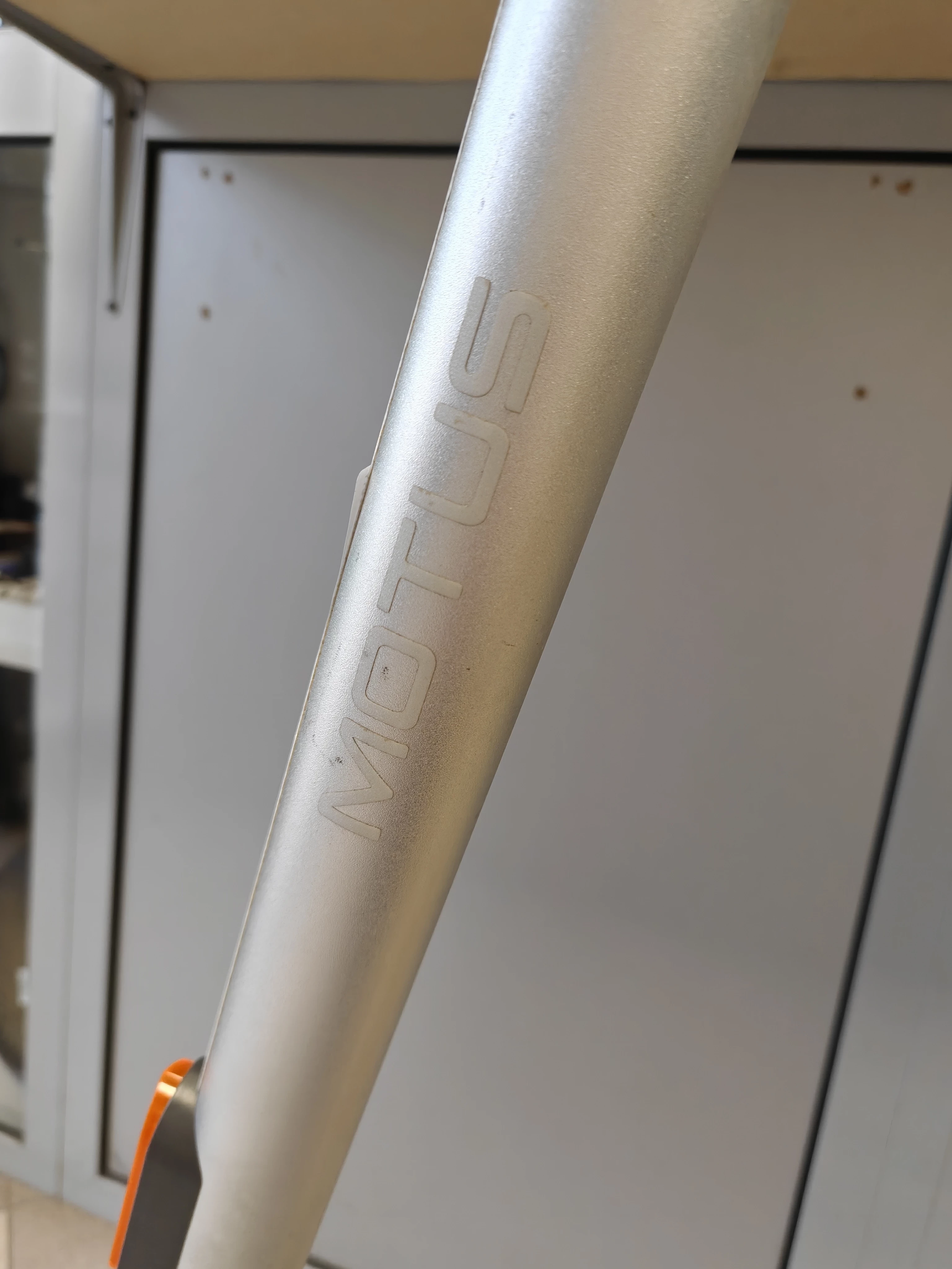 hulajnoga-elektryczna-motus-scooty-10-lite-gen5-350w-7800-mah-36v-20km-model-scooty-10-lite-gen-5