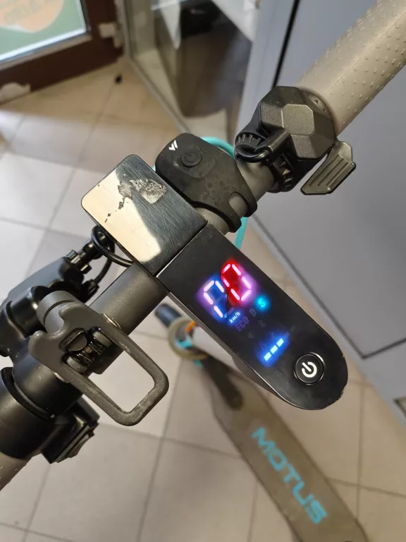 hulajnoga-elektryczna-motus-scooty-10-lite-gen5-350w-7800-mah-36v-20km-waga-1250