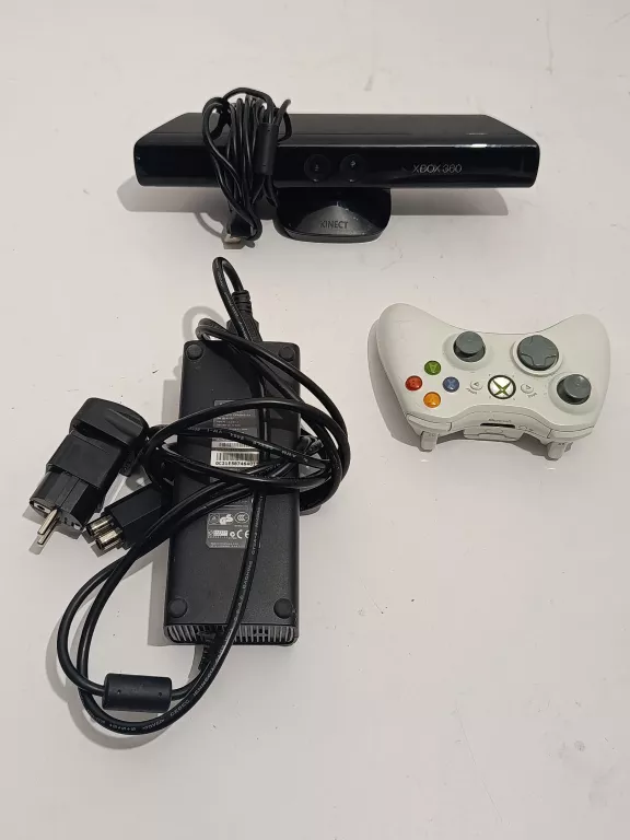 konsola-microsoft-xbox-360-s-model-1439-4-gb-zestaw-stan-11323-2