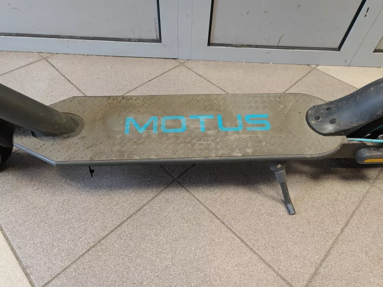 hulajnoga-elektryczna-motus-scooty-10-lite-gen5-350w-7800-mah-36v-20km-predkosc-maksymalna-2000