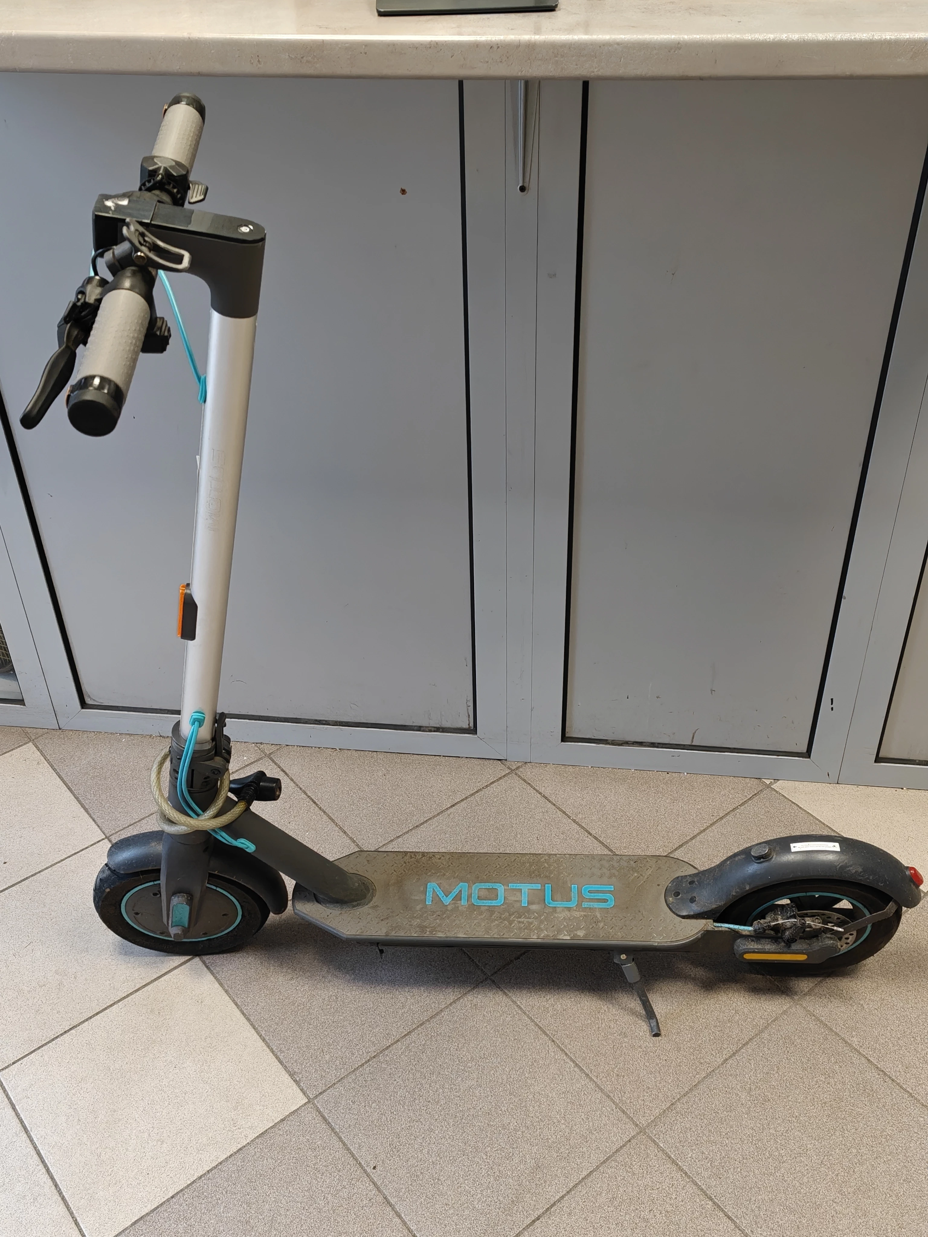 hulajnoga-elektryczna-motus-scooty-10-lite-gen5-350w-7800-mah-36v-20km-osiedle-teatralne-3u15-krakow