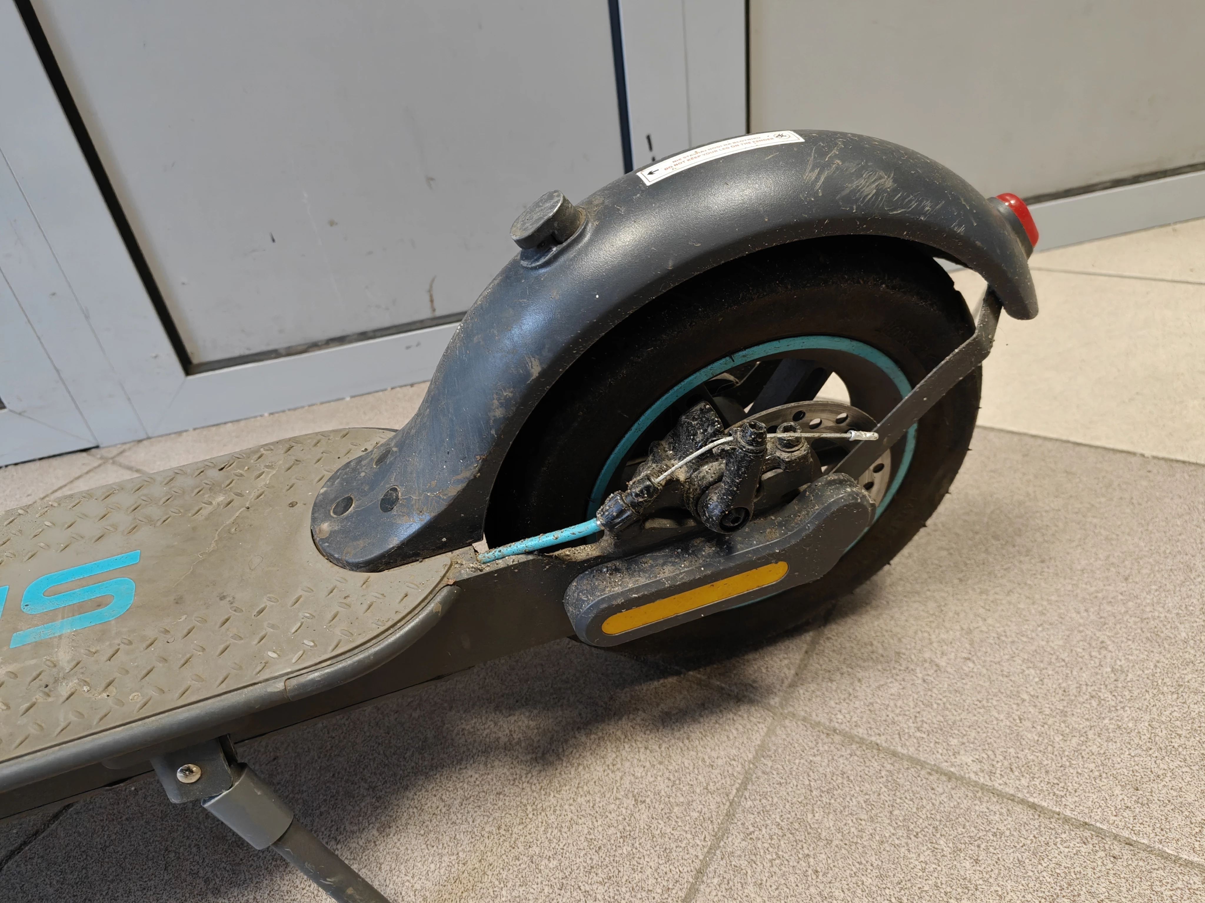 hulajnoga-elektryczna-motus-scooty-10-lite-gen5-350w-7800-mah-36v-20km-moc-silnika-35000