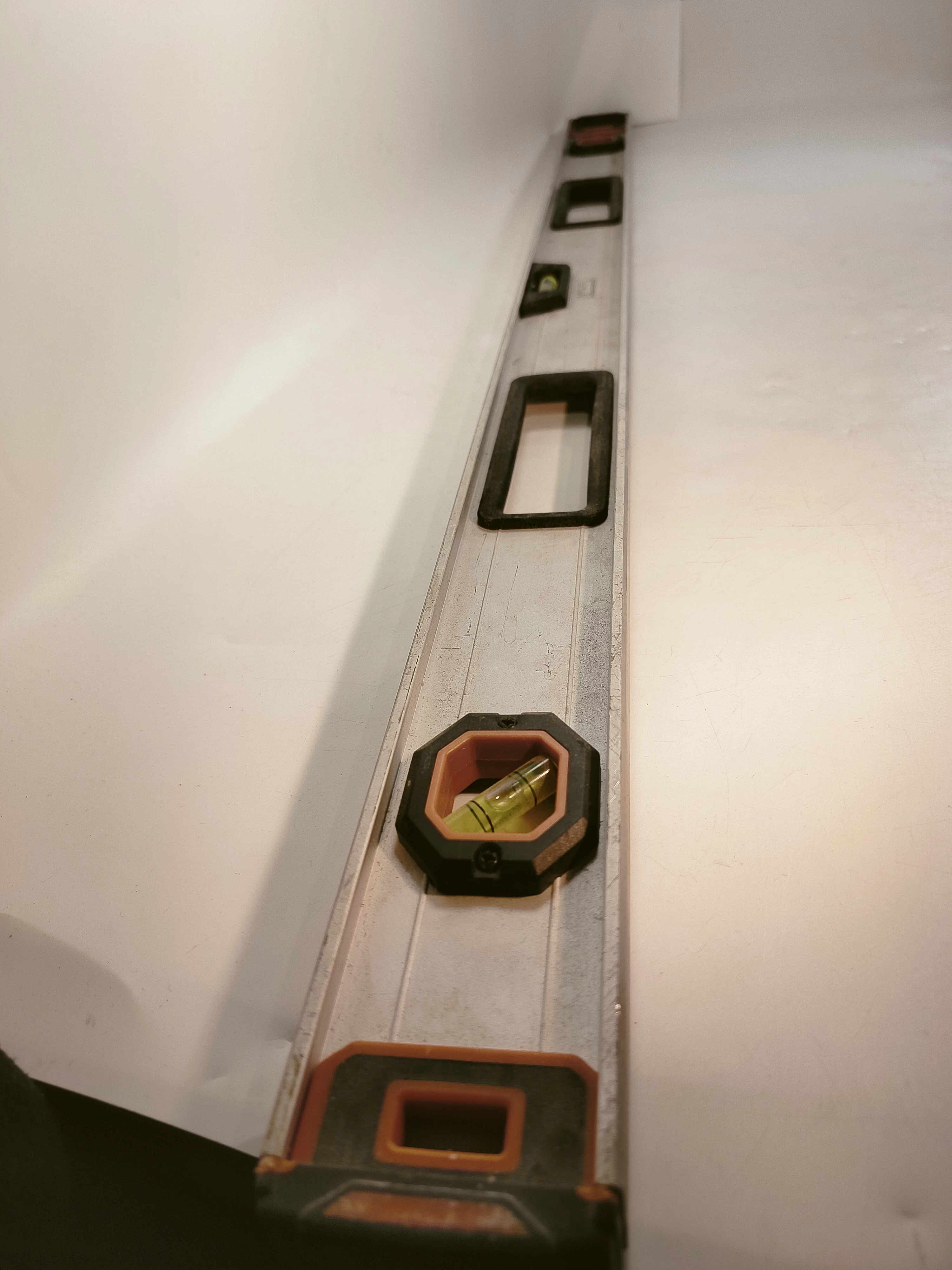 poziomica-1m-magnusson-plac-wolnosci-5-grojec