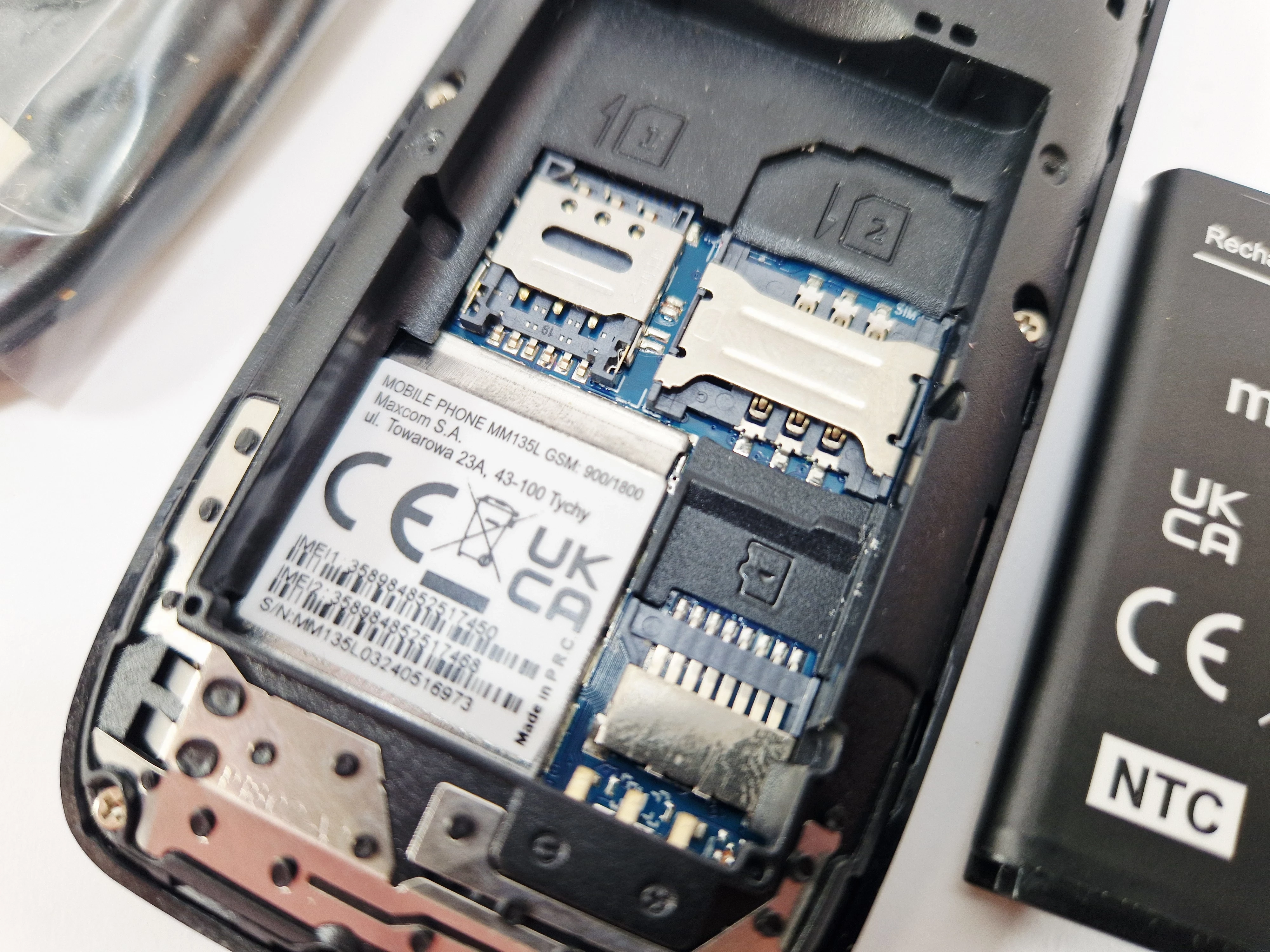 telefon-komorkowy-maxcom-classic-mm135l-dow-zak-pojemnosc-akumulatora-600