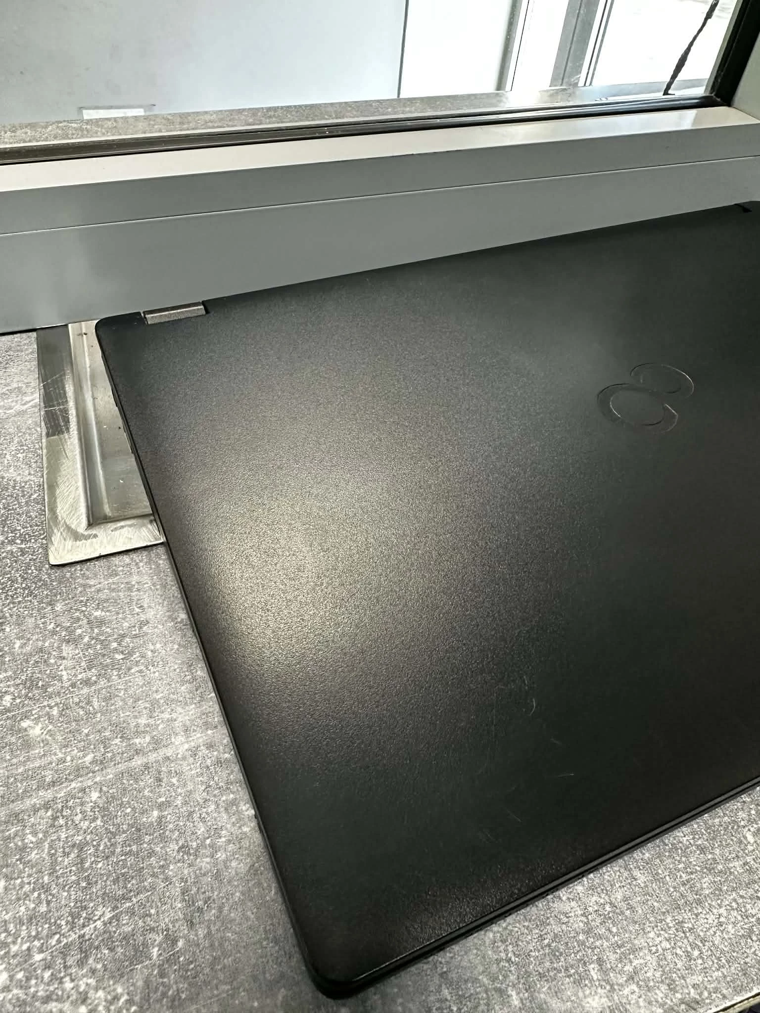 laptop-fujitsu-lifebook-e-series-16512-gb-i5-win-11-pro-uhd-620-lad-seria-procesora-4366-20