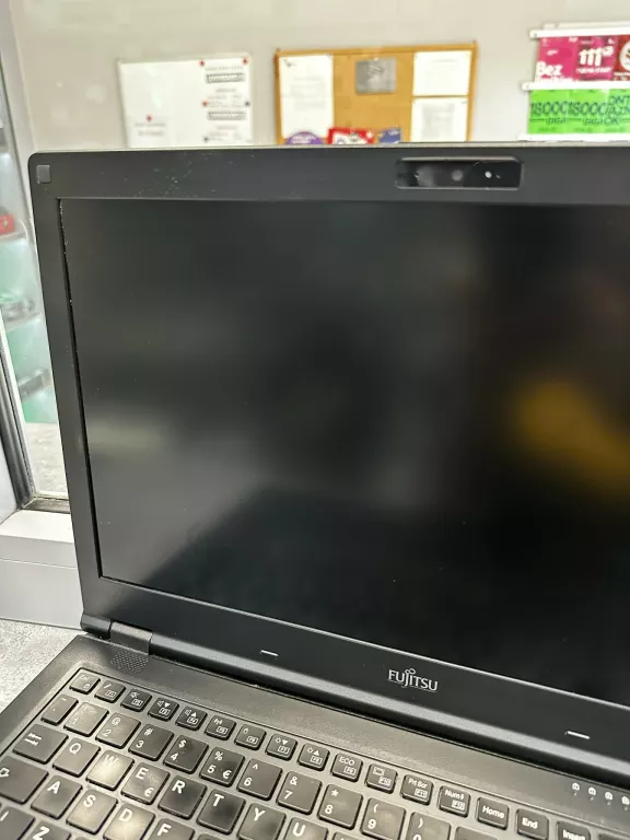 laptop-fujitsu-lifebook-e-series-16512-gb-i5-win-11-pro-uhd-620-lad-przekatna-ekranu-1560