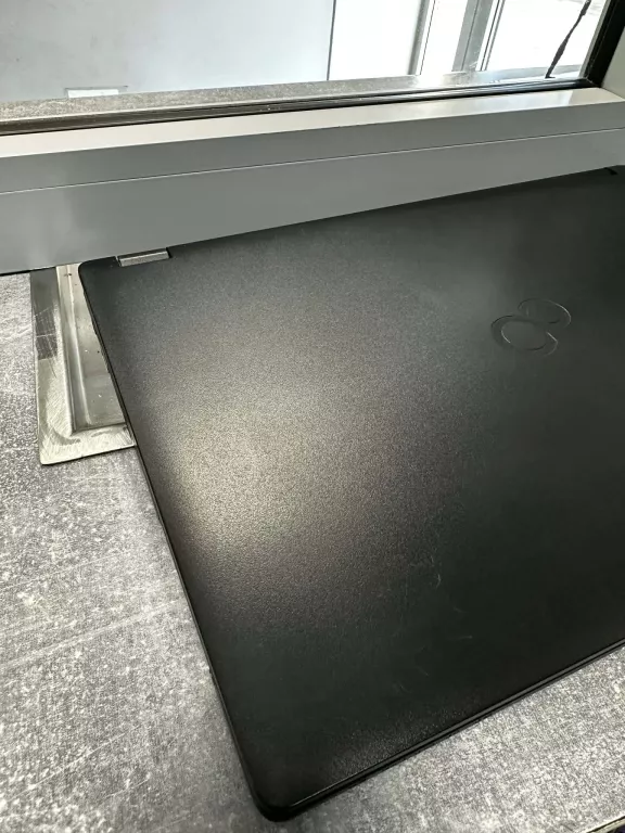 laptop-fujitsu-lifebook-e-series-16512-gb-i5-win-11-pro-uhd-620-lad-seria-procesora-4366-20