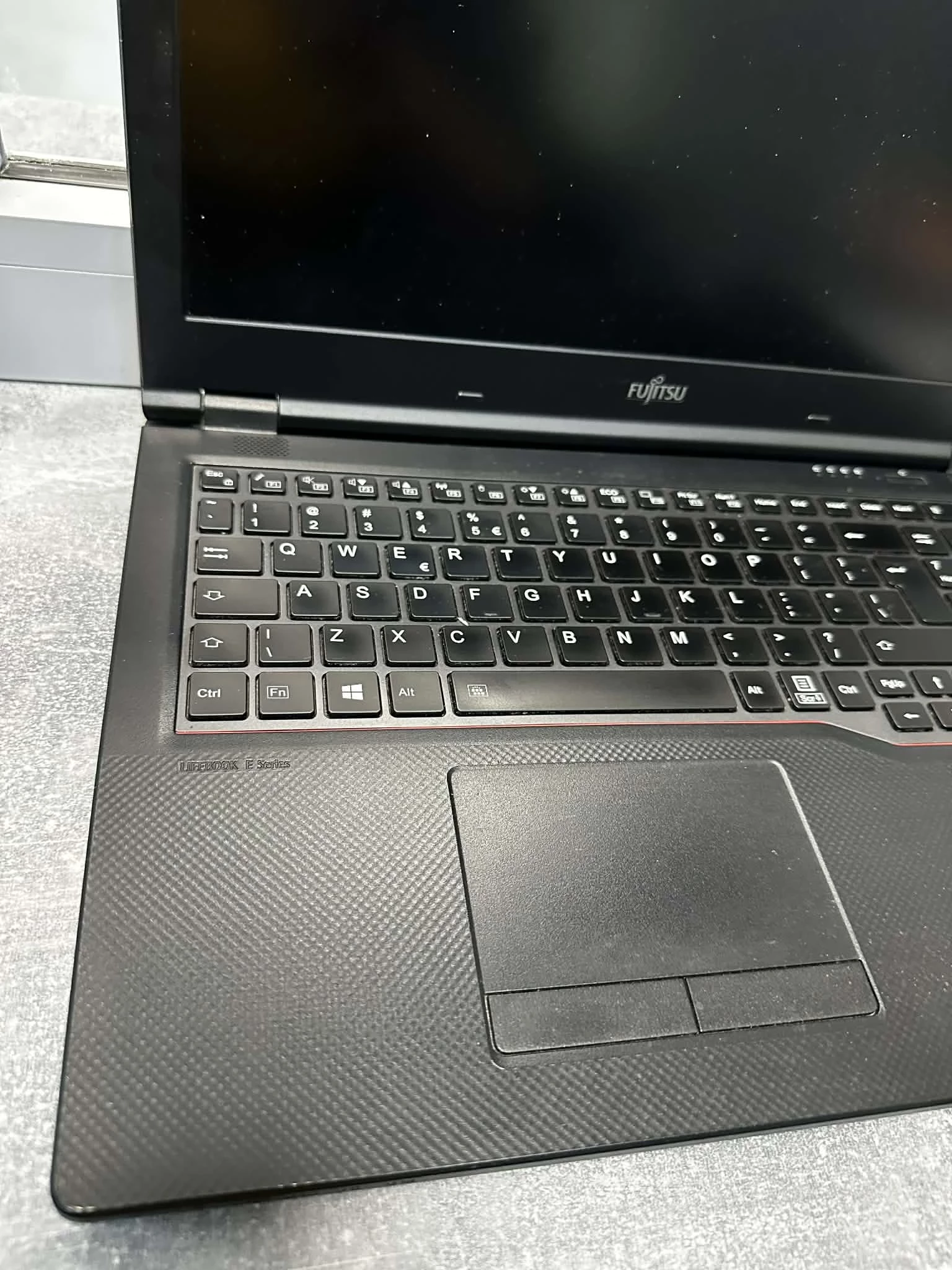 laptop-fujitsu-lifebook-e-series-16512-gb-i5-win-11-pro-uhd-620-lad-kod-producenta-e7360m35abit