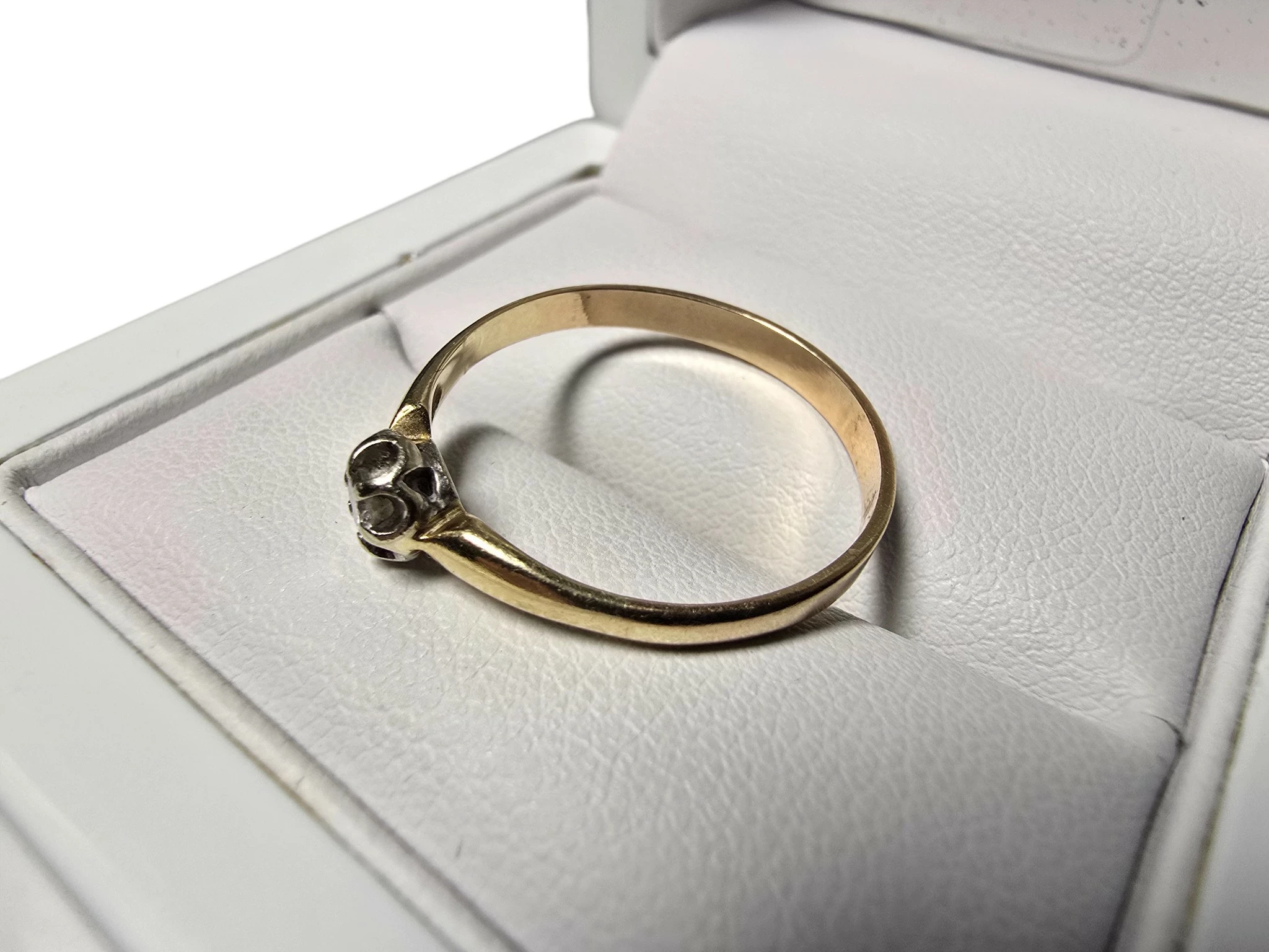 swietny-zloty-pierscionek-z-brylantem-170g-585-r19-material-15835-2