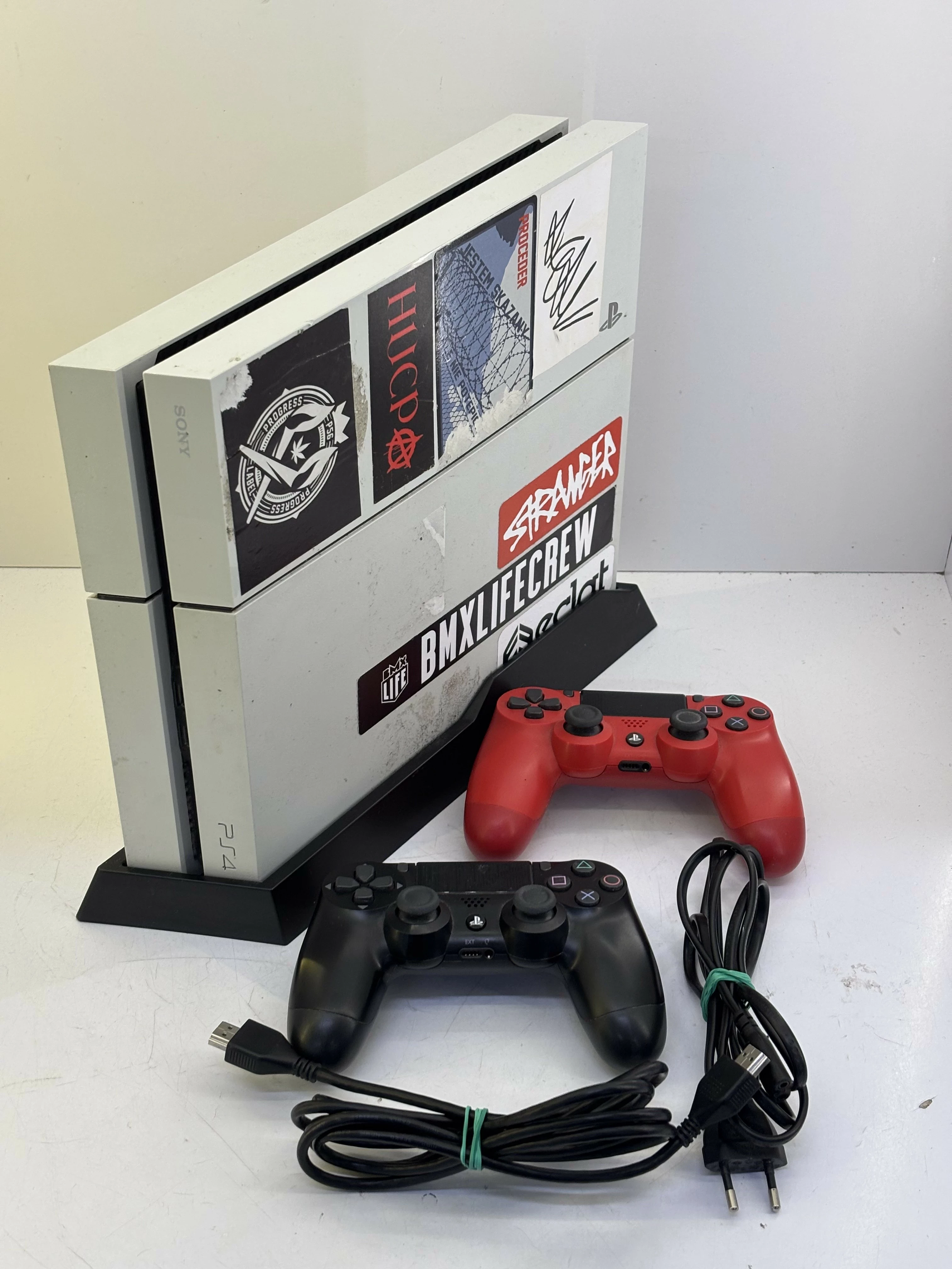konsola-ps4-cuh-1116a-500gb-2-pady-okablowanie-czerwony-dwor-24-gdansk