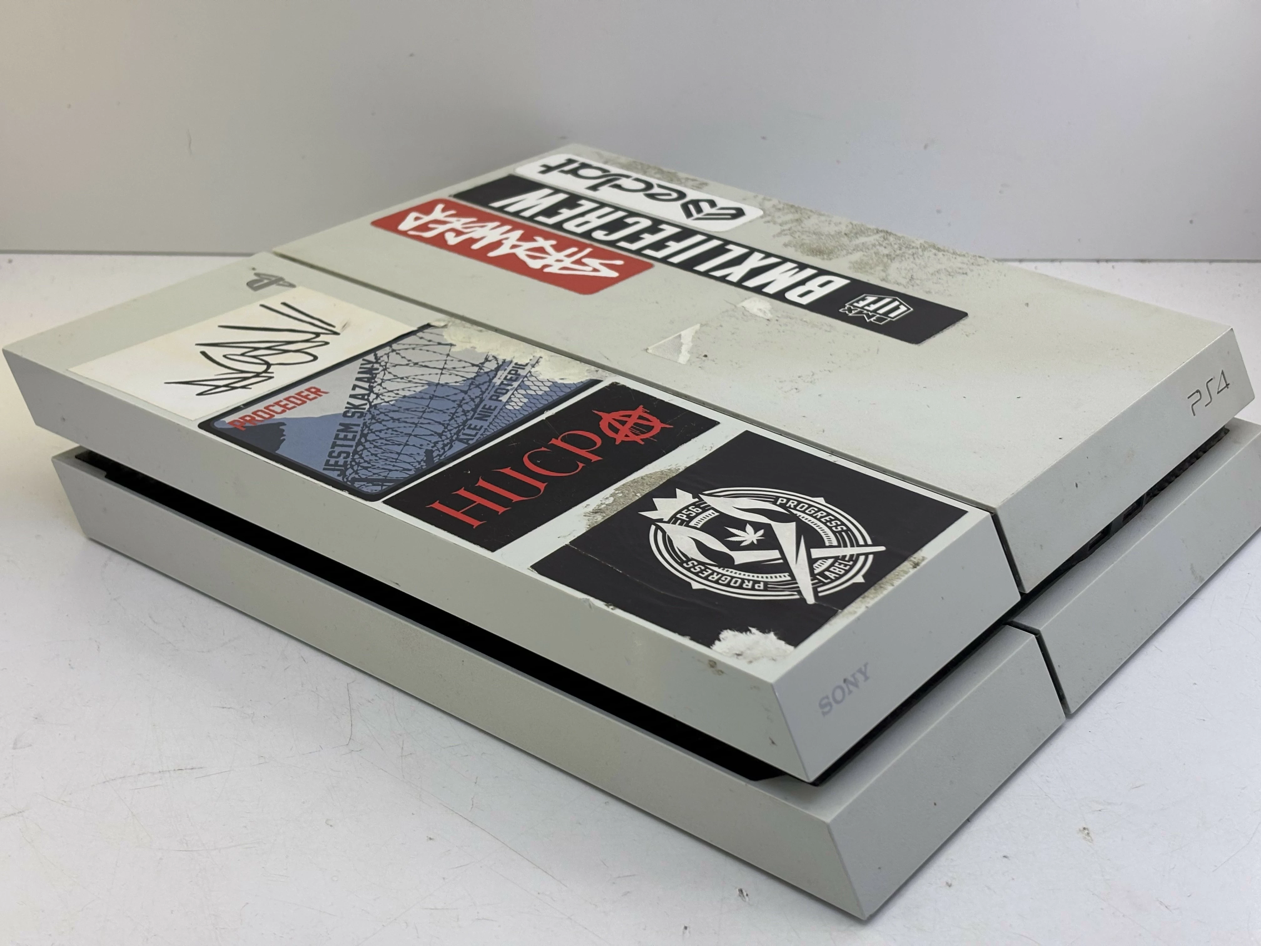 konsola-ps4-cuh-1116a-500gb-2-pady-okablowanie-gry-w-zestawie-205998-225574