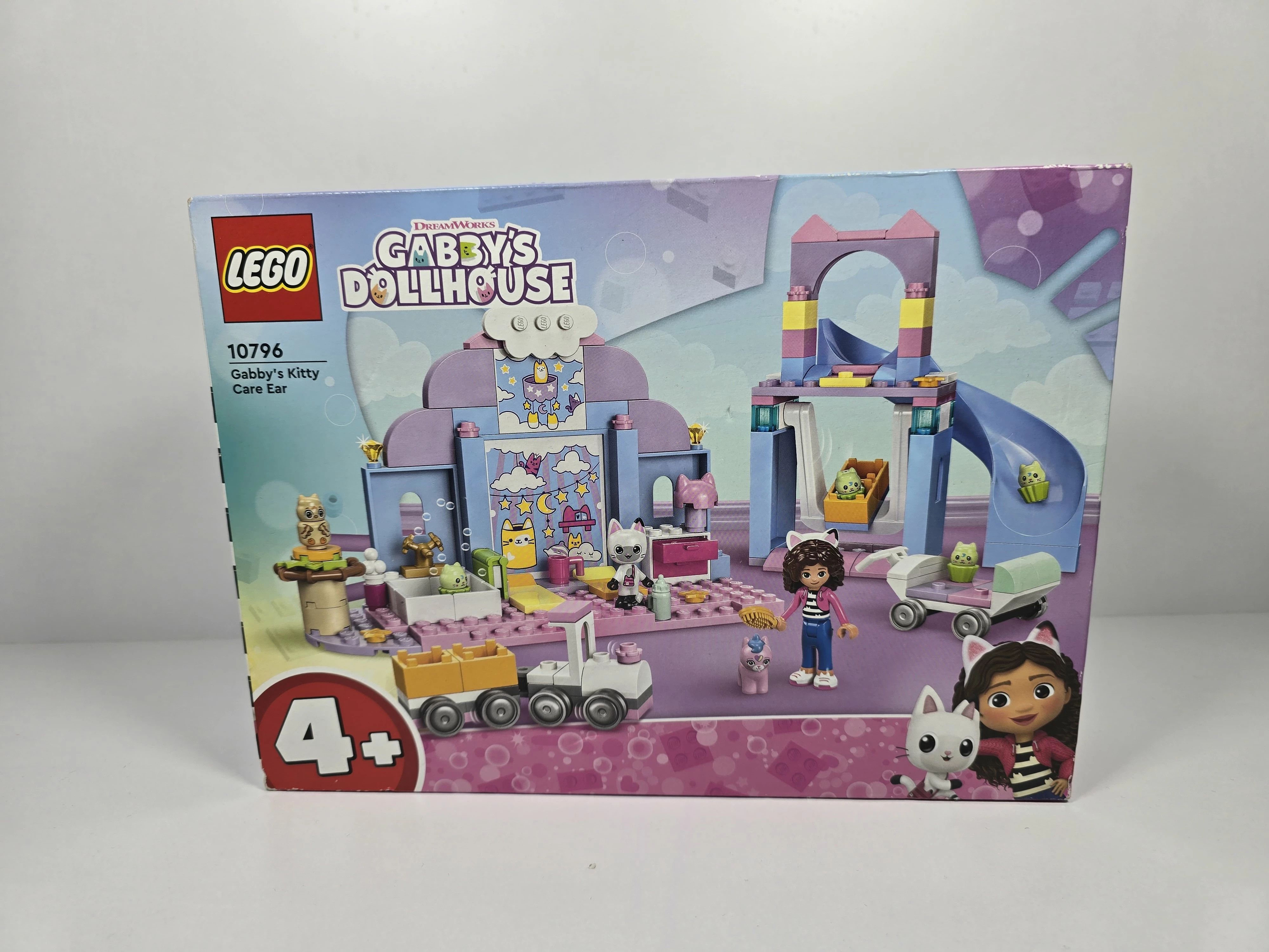 lego-10796-koci-domek-gabi-kiciklubik-uszko-gabi-gabbys-dollhouse-osiedle-pod-lipami-poznan