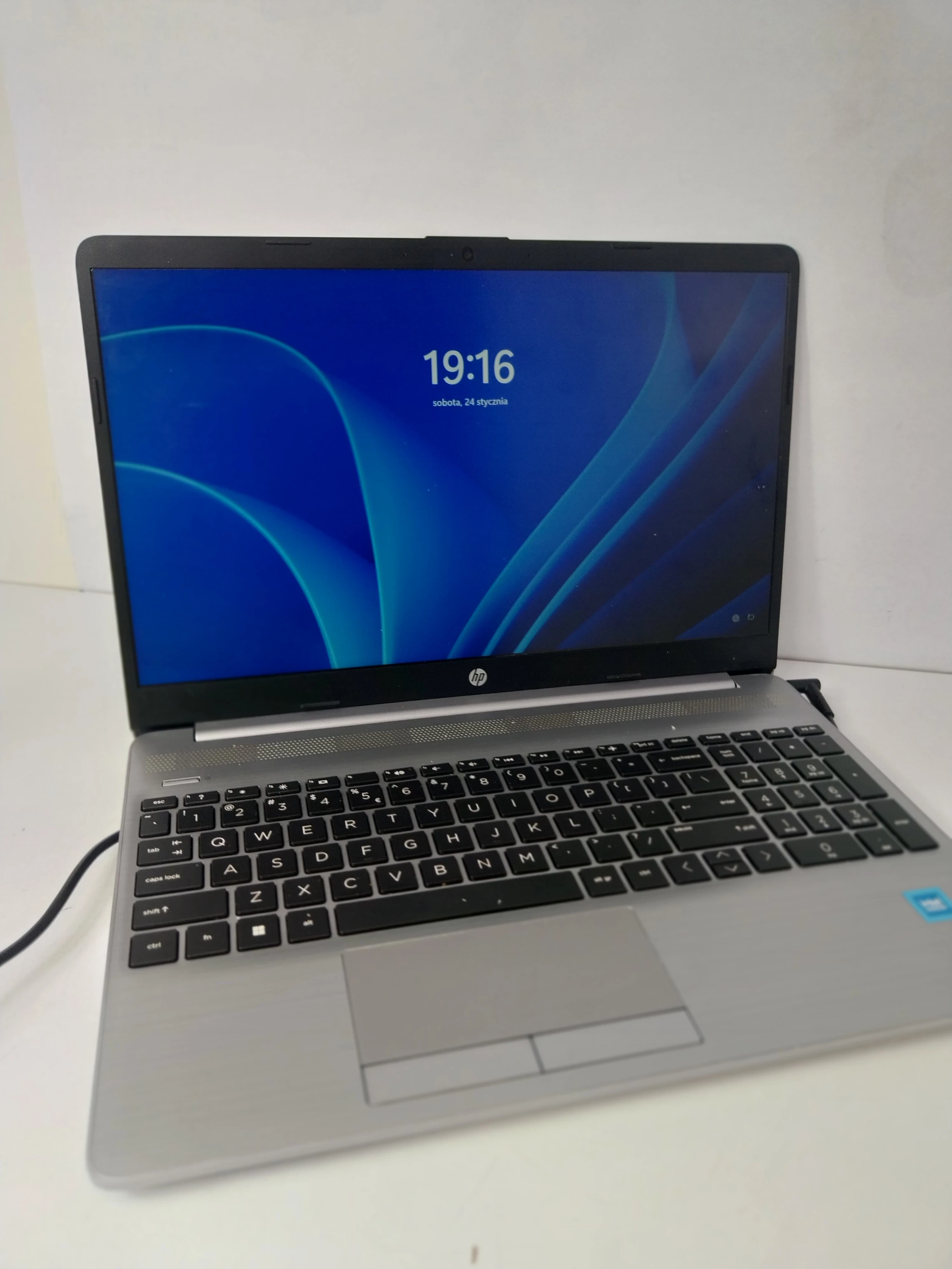 laptop-hp-g9-250-przekatna-ekranu-156