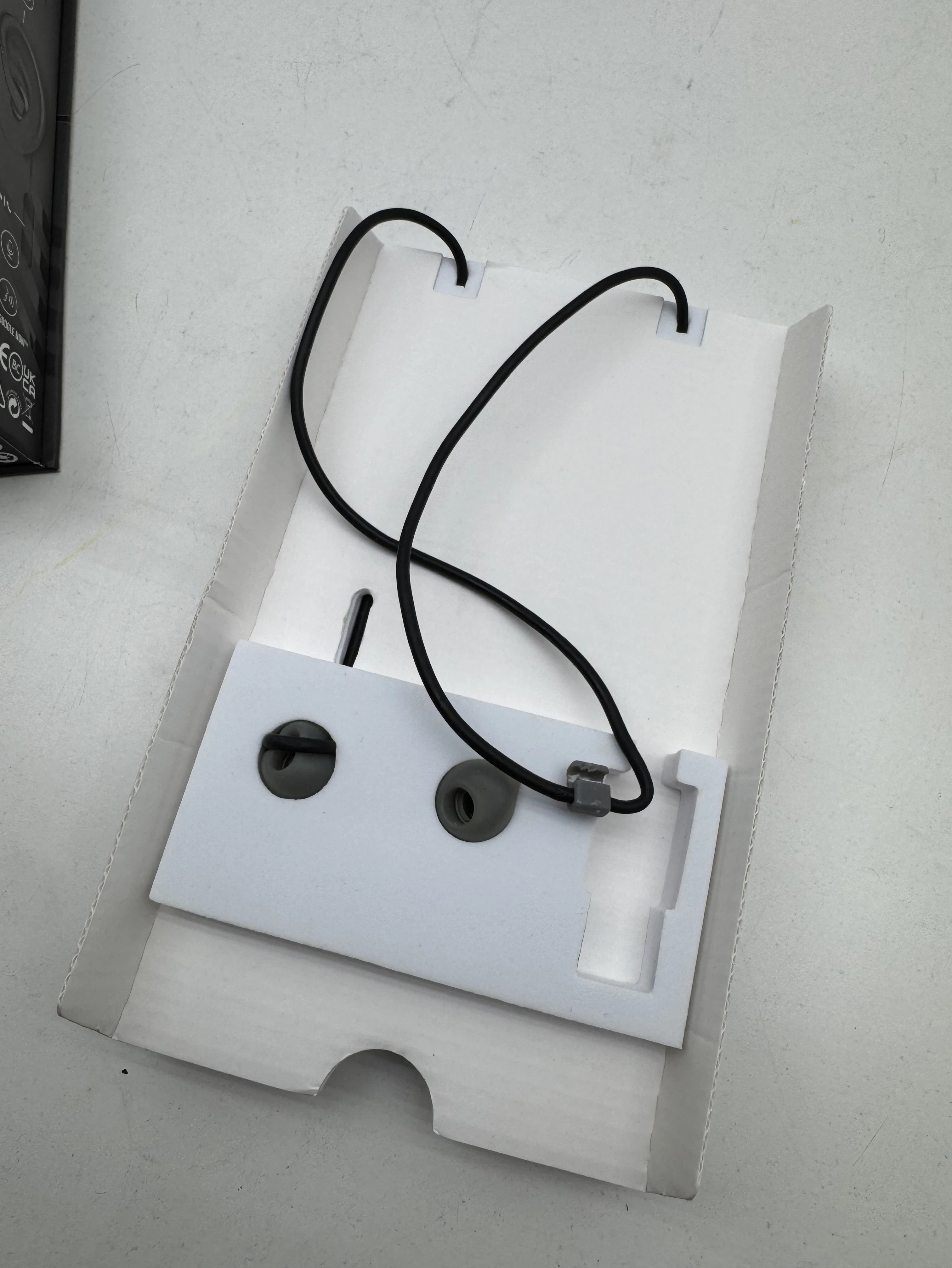 sluchawki-jbl-endurance-run-bt-stan-11323-2